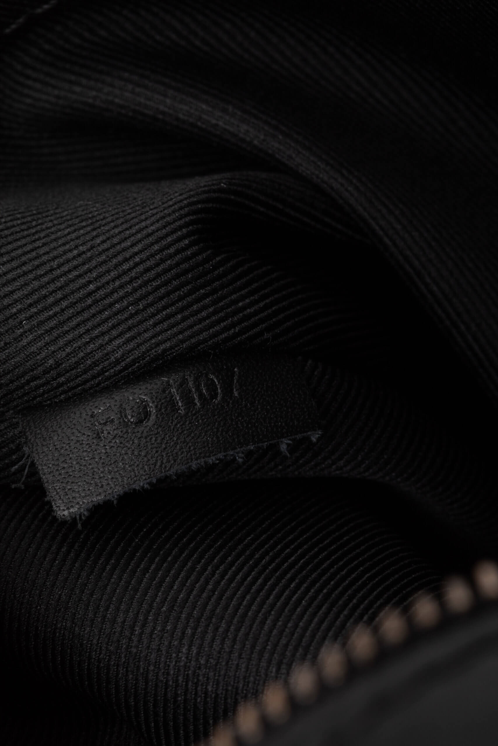 <span style="font-size: 10px; color: rgb(101, 101, 101);letter-spacing: .15em;">HARD TO FIND</span><br><strong> LOUIS VUITTON </strong><br><div style="margin-top:10px; font-size:16px;"> Damier Infini Pochette District Black N23355 </div><br> - Image 17