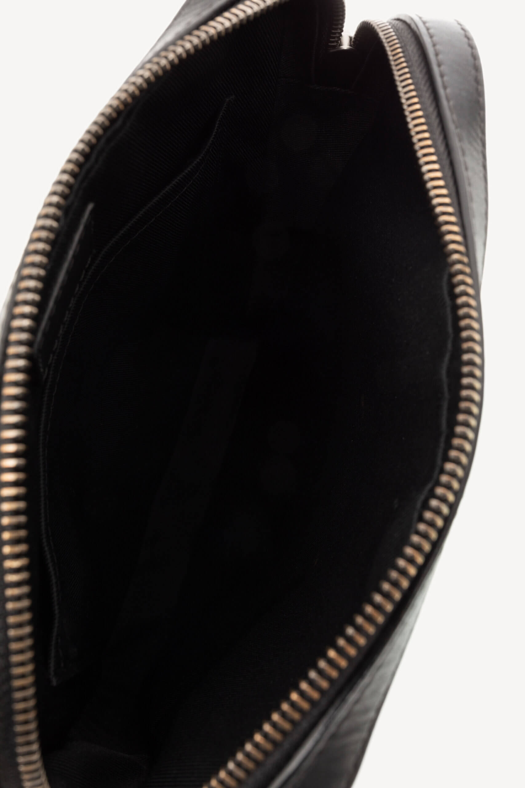 <span style="font-size: 10px; color: rgb(101, 101, 101);letter-spacing: .15em;">HARD TO FIND</span><br><strong> LOUIS VUITTON </strong><br><div style="margin-top:10px; font-size:16px;"> Damier Infini Pochette District Black N23355 </div><br> - Image 8