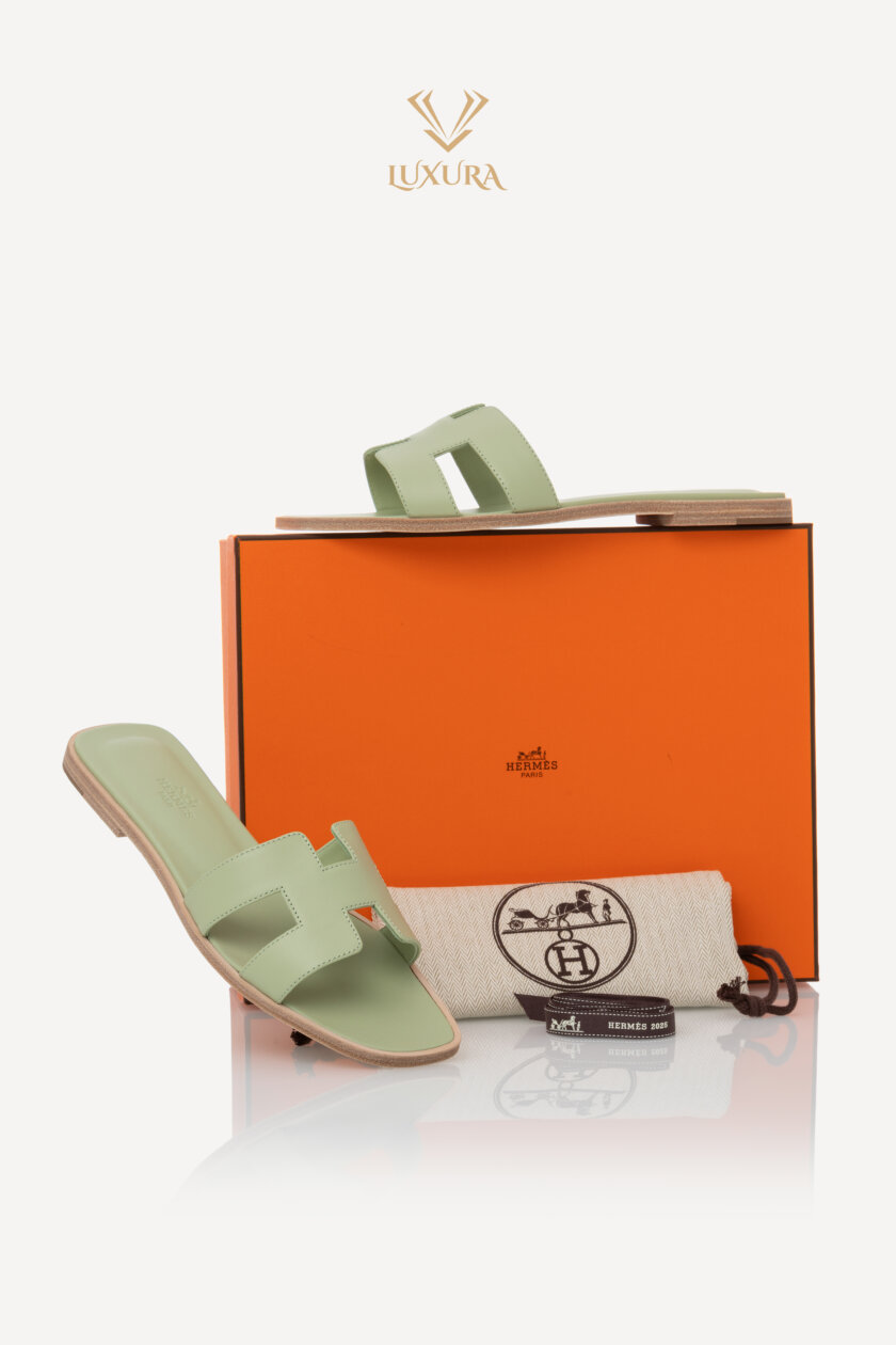 <span style="font-size: 10px; color: rgb(101, 101, 101);letter-spacing: .15em;">HARD TO FIND</span><br><strong> HERMES </strong><br><div style="margin-top:10px; font-size:16px;">Oran Sandals Sea Green 38.5 ( true size 37.5 ) </div><br> - Image 2