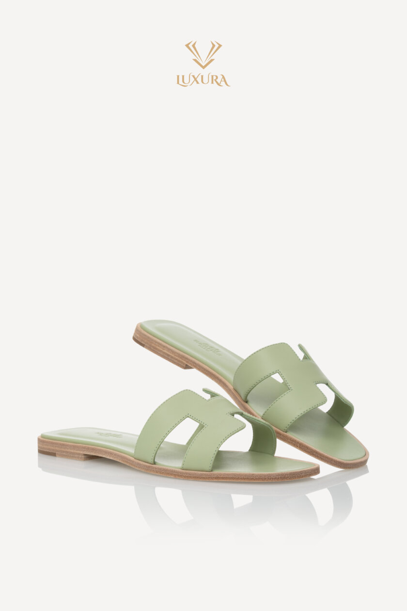 <span style="font-size: 10px; color: rgb(101, 101, 101);letter-spacing: .15em;">HARD TO FIND</span><br><strong> HERMES </strong><br><div style="margin-top:10px; font-size:16px;">Oran Sandals Sea Green 38.5 ( true size 37.5 ) </div><br> - Image 3