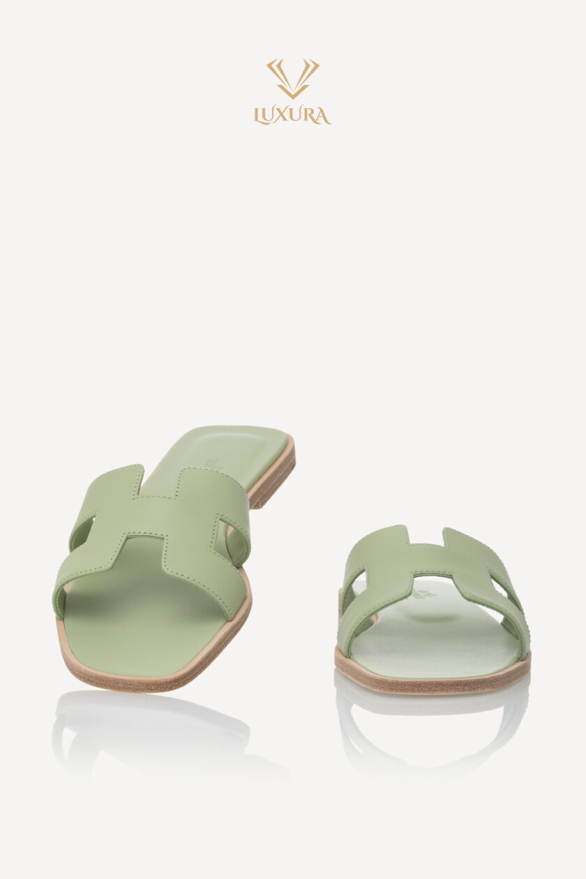 <span style="font-size: 10px; color: rgb(101, 101, 101);letter-spacing: .15em;">HARD TO FIND</span><br><strong> HERMES </strong><br><div style="margin-top:10px; font-size:16px;">Oran Sandals Sea Green 38.5 ( true size 37.5 ) </div><br> - Image 4