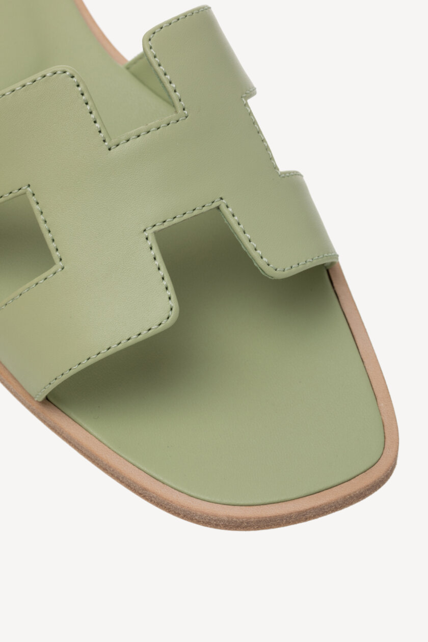 <span style="font-size: 10px; color: rgb(101, 101, 101);letter-spacing: .15em;">HARD TO FIND</span><br><strong> HERMES </strong><br><div style="margin-top:10px; font-size:16px;">Oran Sandals Sea Green 38.5 ( true size 37.5 ) </div><br> - Image 7