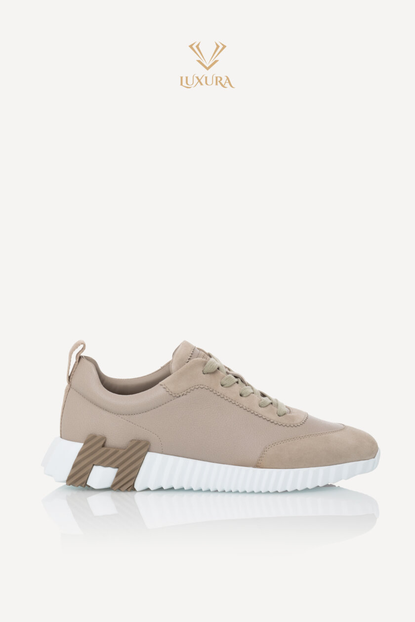 <span style="font-size: 10px; color: rgb(101, 101, 101);letter-spacing: .15em;">HARD TO FIND</span><br><strong> HERMES </strong><br><div style="margin-top:10px; font-size:16px;"> Bouncing Sneaker Beige Galet 39</div><br>