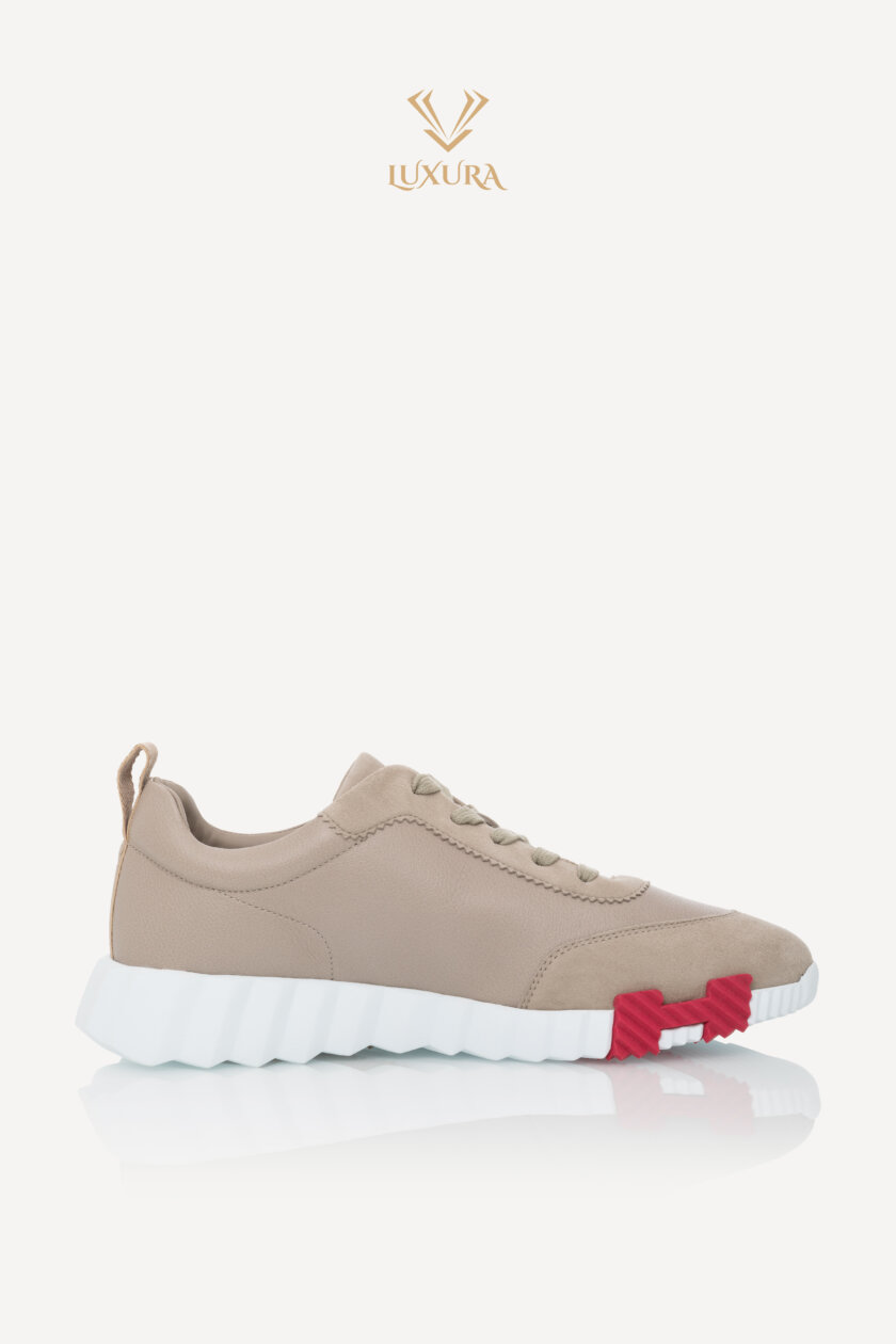 <span style="font-size: 10px; color: rgb(101, 101, 101);letter-spacing: .15em;">HARD TO FIND</span><br><strong> HERMES </strong><br><div style="margin-top:10px; font-size:16px;"> Bouncing Sneaker Beige Galet 39</div><br> - Image 11