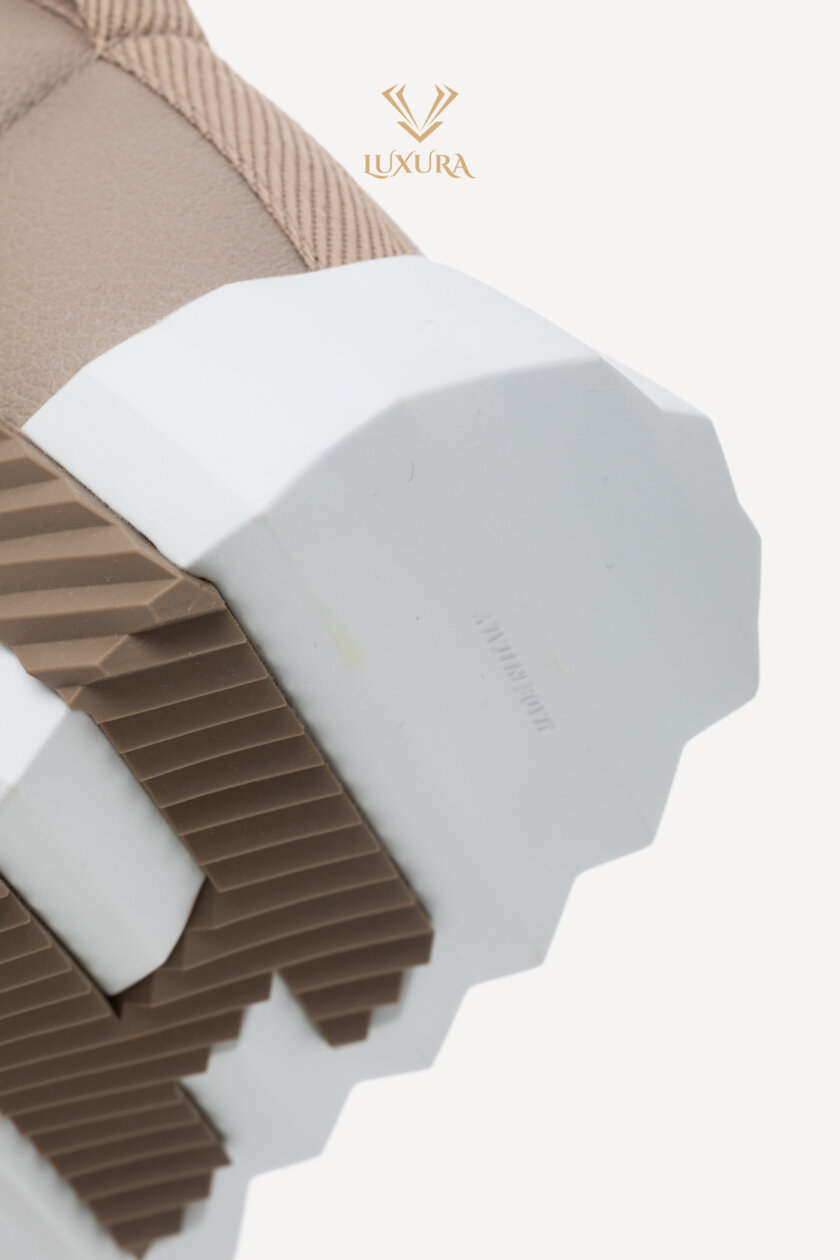 <span style="font-size: 10px; color: rgb(101, 101, 101);letter-spacing: .15em;">HARD TO FIND</span><br><strong> HERMES </strong><br><div style="margin-top:10px; font-size:16px;"> Bouncing Sneaker Beige Galet 39</div><br> - Image 14