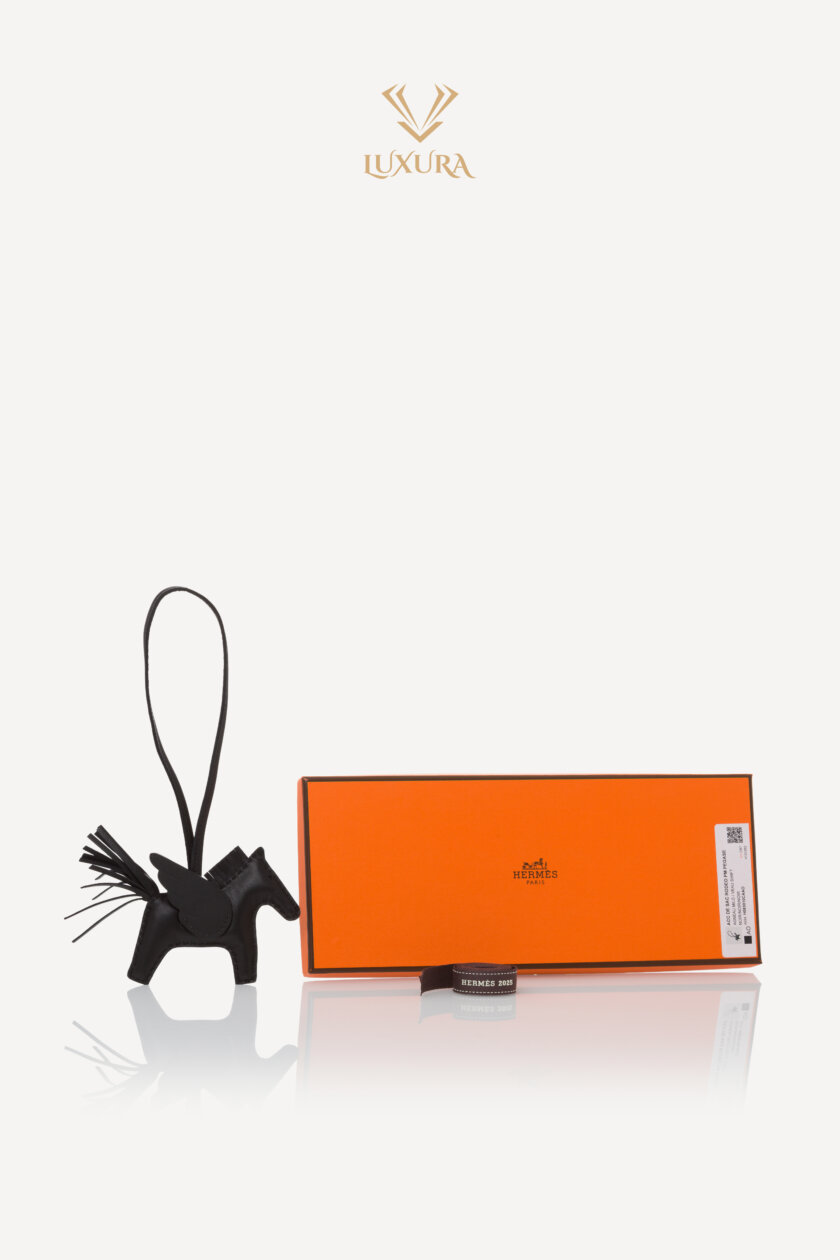 <span style="font-size: 10px; color: rgb(101, 101, 101);letter-spacing: .15em;">HARD TO FIND</span><br><strong> HERMES </strong><br><div style="margin-top:10px; font-size:16px;"> Rodeo PM Charm Black</div><br> - Image 2