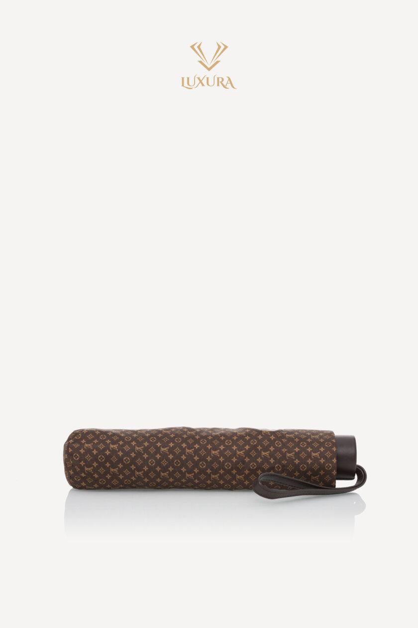 <span style="font-size: 10px; color: rgb(101, 101, 101);letter-spacing: .15em;">HARD TO FIND</span><br><strong> LOUIS VUITTON </strong><br><div style="margin-top:10px; font-size:16px;"> Monogram Ondees Umbrella Marron</div><br> - Image 8
