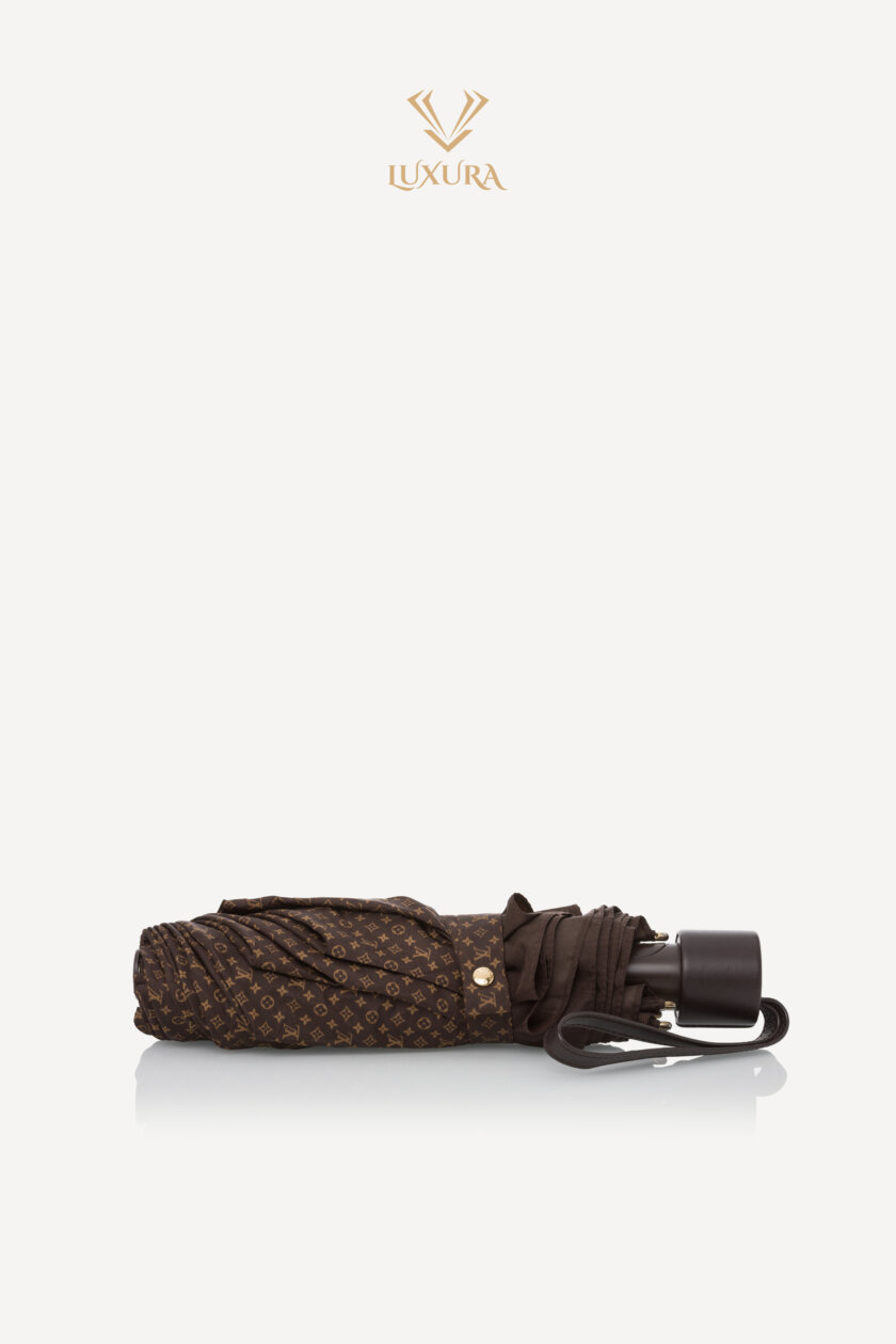<span style="font-size: 10px; color: rgb(101, 101, 101);letter-spacing: .15em;">HARD TO FIND</span><br><strong> LOUIS VUITTON </strong><br><div style="margin-top:10px; font-size:16px;"> Monogram Ondees Umbrella Marron</div><br> - Image 7