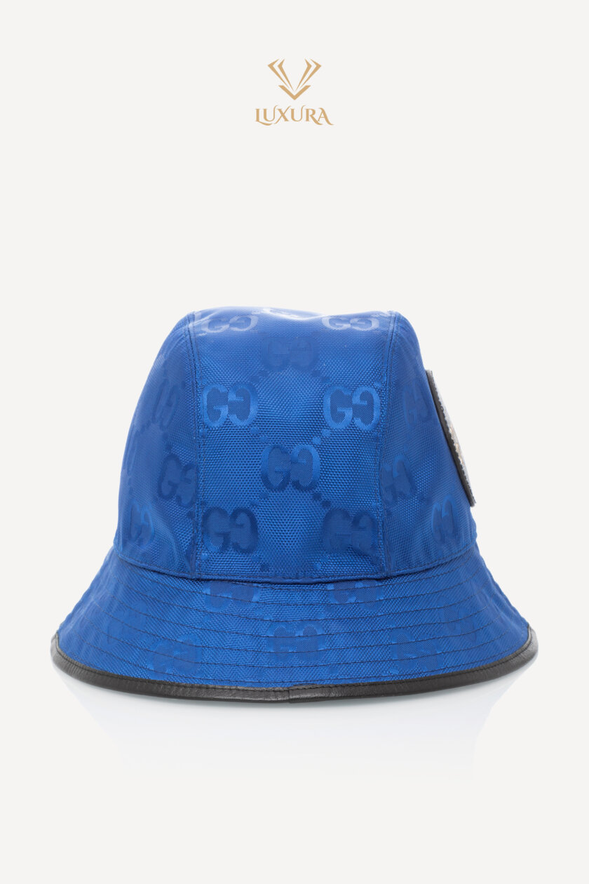 <span style="font-size: 10px; color: rgb(101, 101, 101);letter-spacing: .15em;">BEST DEAL</span><br><strong> GUCCI </strong><br><div style="margin-top:10px; font-size:16px;">Econyl Nylon Monogram Bucket Hat Blue</div><br> - Image 4