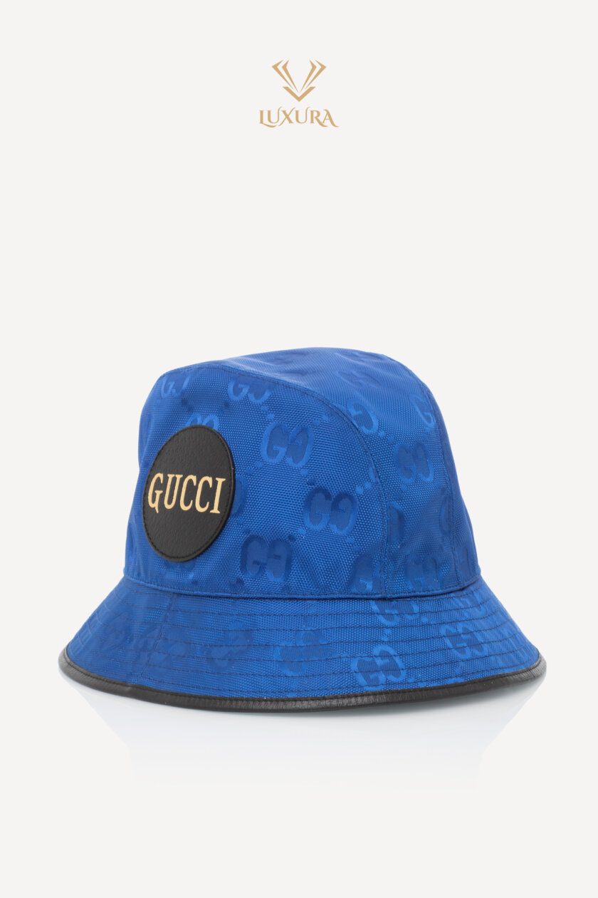 <span style="font-size: 10px; color: rgb(101, 101, 101);letter-spacing: .15em;">BEST DEAL</span><br><strong> GUCCI </strong><br><div style="margin-top:10px; font-size:16px;">Econyl Nylon Monogram Bucket Hat Blue</div><br>