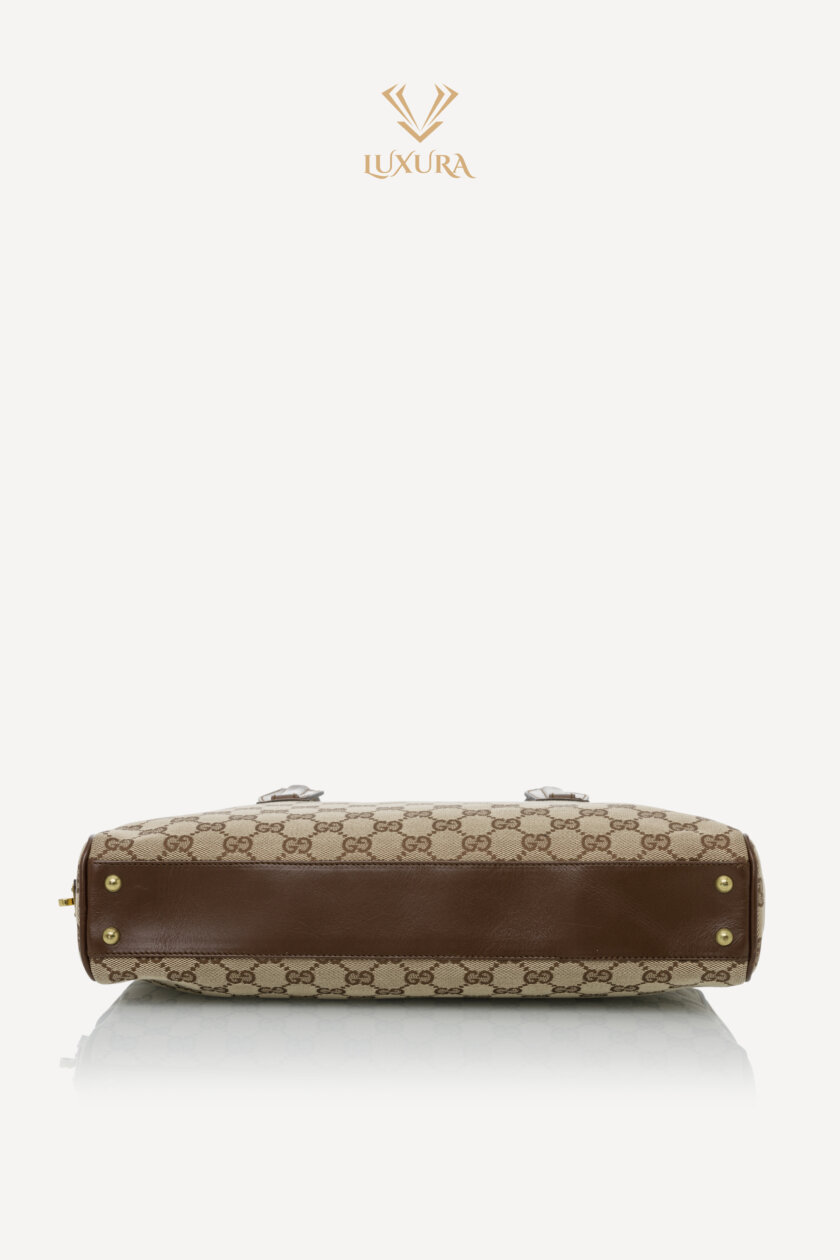 <span style="font-size: 10px; color: rgb(101, 101, 101);letter-spacing: .15em;">HARD TO FIND</span><br><strong> GUCCI </strong><br><div style="margin-top:10px; font-size:16px;">Monogram Tote Bag Brown</div><br> - Image 16