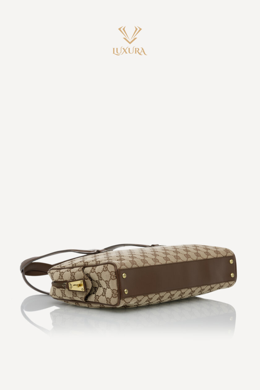 <span style="font-size: 10px; color: rgb(101, 101, 101);letter-spacing: .15em;">HARD TO FIND</span><br><strong> GUCCI </strong><br><div style="margin-top:10px; font-size:16px;">Monogram Tote Bag Brown</div><br> - Image 15