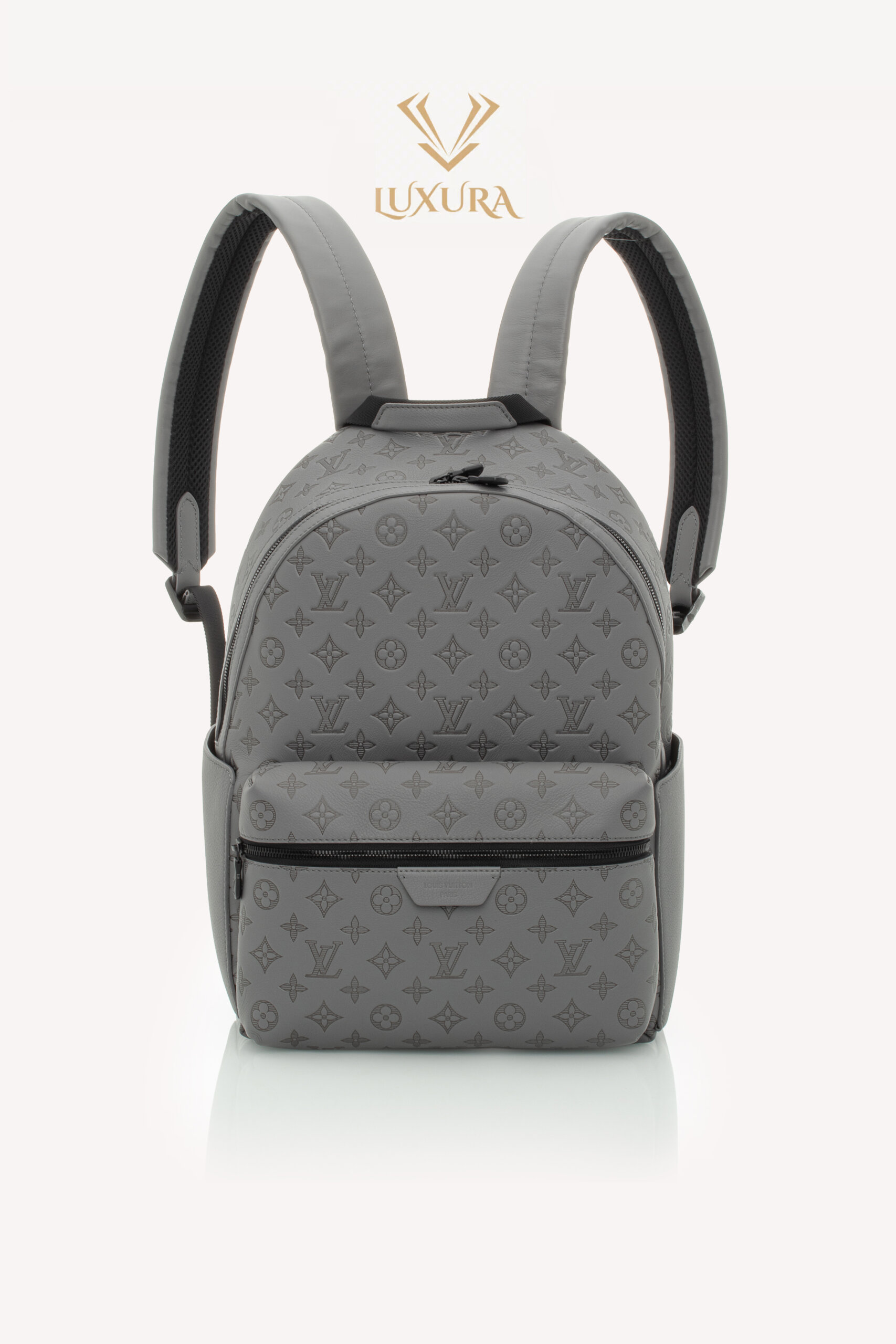 <span style="font-size: 10px; color: rgb(101, 101, 101);letter-spacing: .15em;">NEW COLLECTION</span><br><strong> LOUIS VUITTON </strong><br><div style="margin-top:10px;font-size:16px;"> Discovery Backpack Monogram Shadow Leather Grey M46557 </div><br> - Image 4