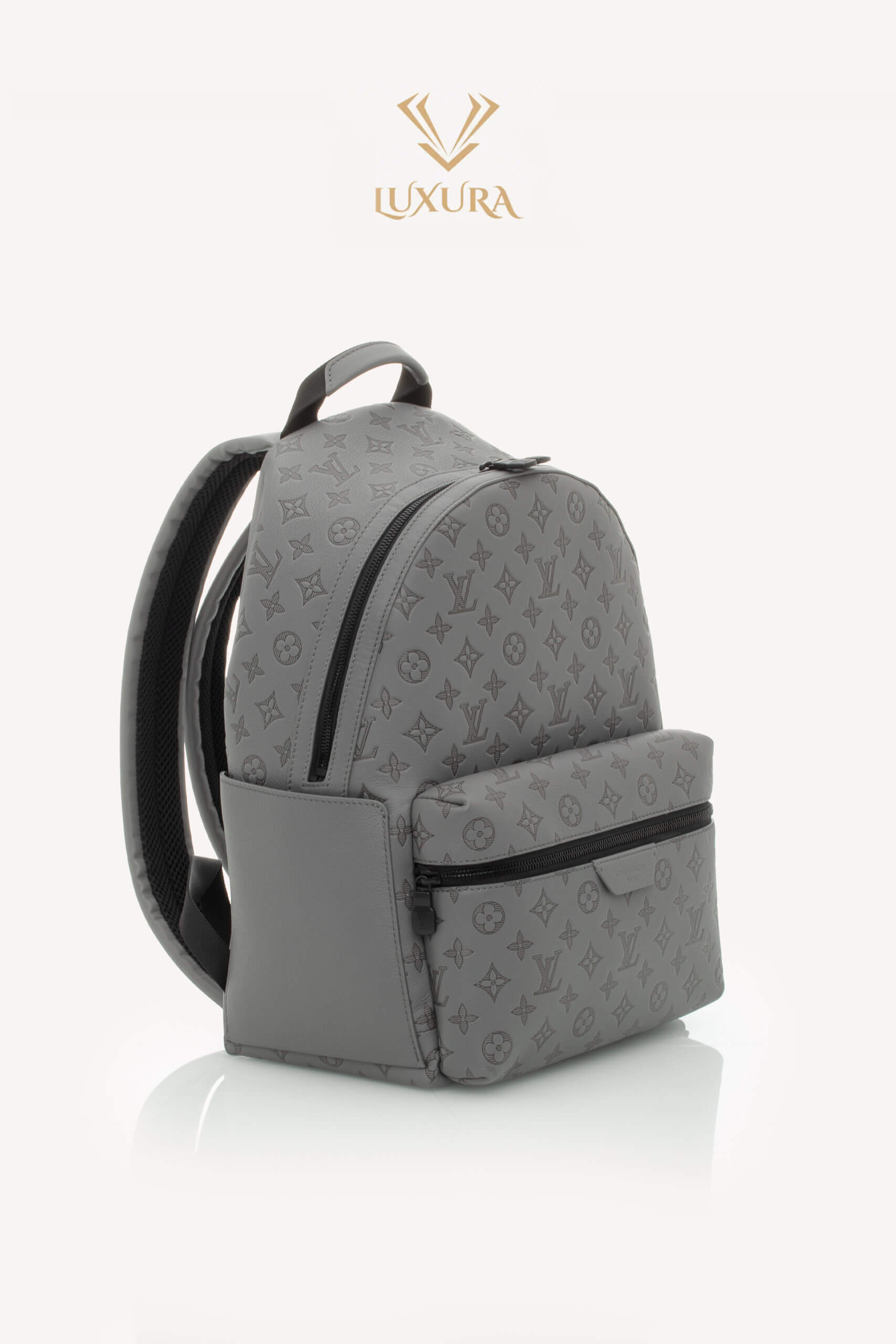 <span style="font-size: 10px; color: rgb(101, 101, 101);letter-spacing: .15em;">NEW COLLECTION</span><br><strong> LOUIS VUITTON </strong><br><div style="margin-top:10px;font-size:16px;"> Discovery Backpack Monogram Shadow Leather Grey M46557 </div><br> - Image 3