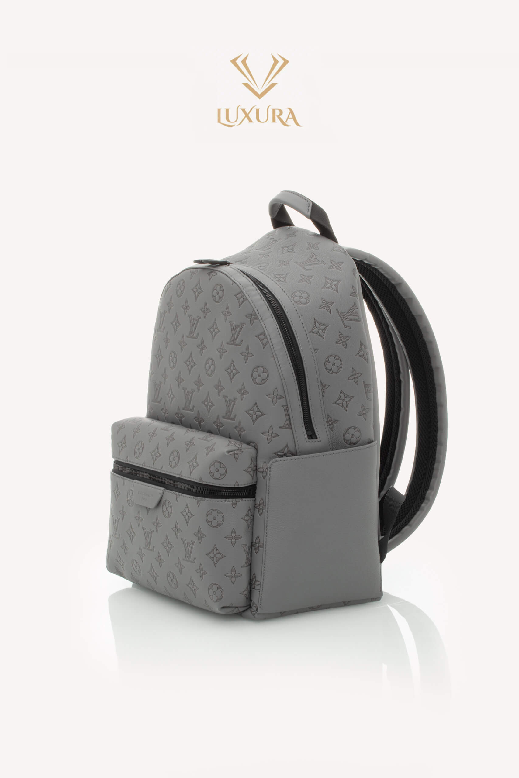 <span style="font-size: 10px; color: rgb(101, 101, 101);letter-spacing: .15em;">NEW COLLECTION</span><br><strong> LOUIS VUITTON </strong><br><div style="margin-top:10px;font-size:16px;"> Discovery Backpack Monogram Shadow Leather Grey M46557 </div><br> - Image 7