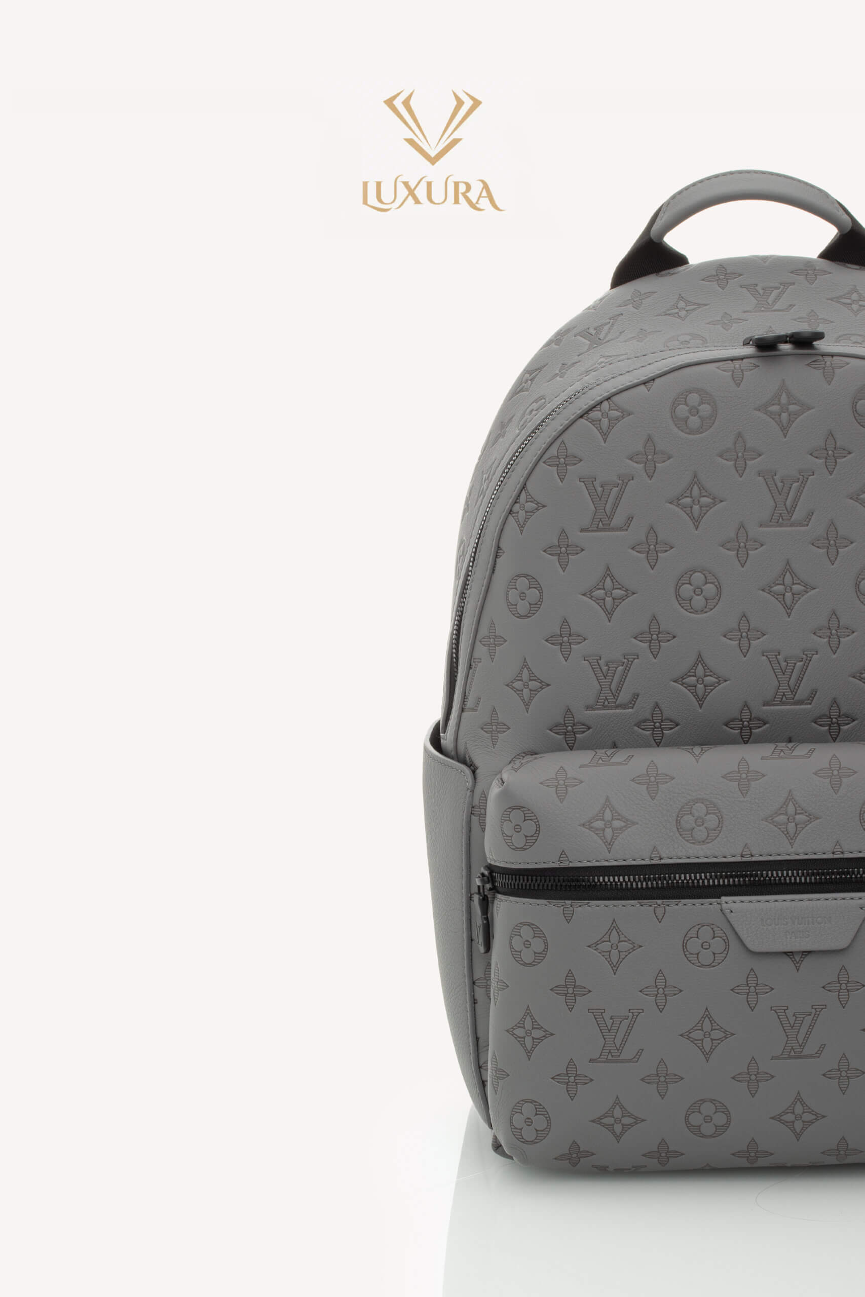 <span style="font-size: 10px; color: rgb(101, 101, 101);letter-spacing: .15em;">NEW COLLECTION</span><br><strong> LOUIS VUITTON </strong><br><div style="margin-top:10px;font-size:16px;"> Discovery Backpack Monogram Shadow Leather Grey M46557 </div><br> - Image 8