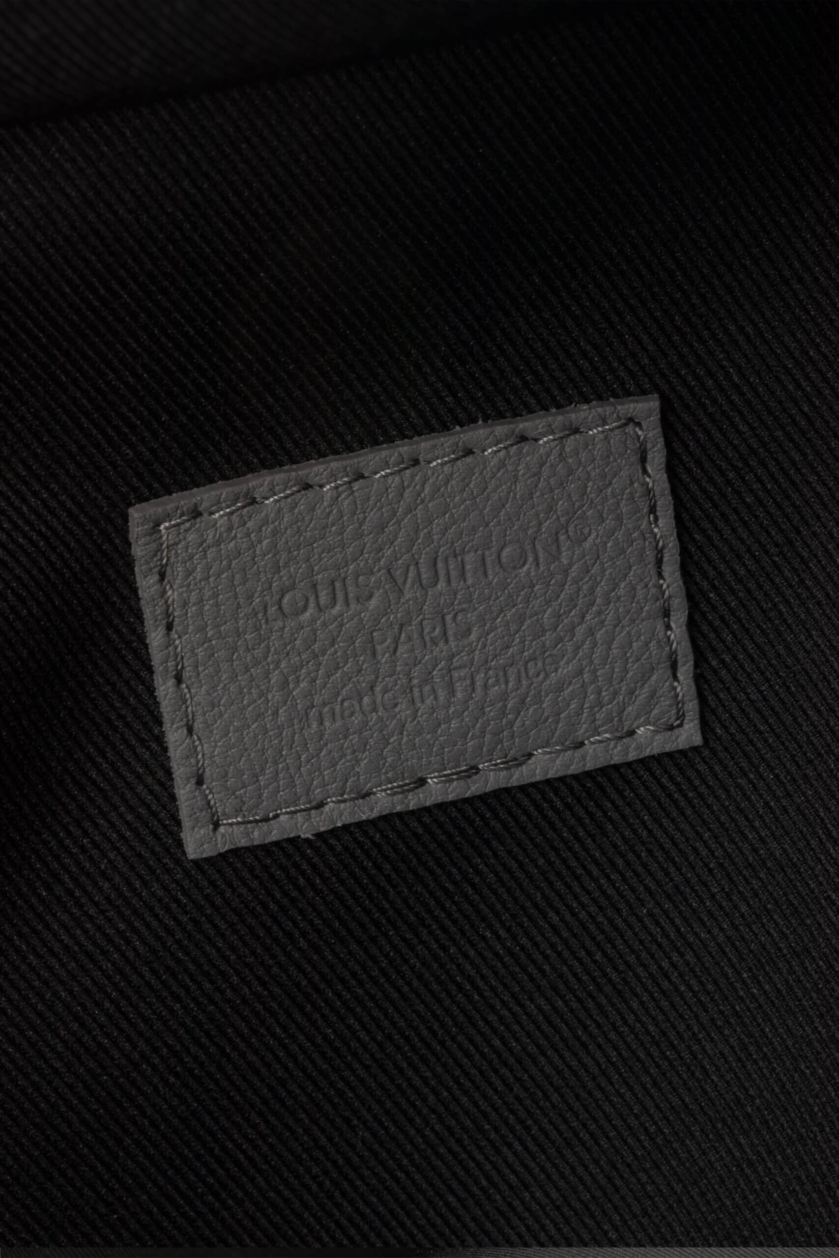 <span style="font-size: 10px; color: rgb(101, 101, 101);letter-spacing: .15em;">NEW COLLECTION</span><br><strong> LOUIS VUITTON </strong><br><div style="margin-top:10px;font-size:16px;"> Discovery Backpack Monogram Shadow Leather Grey M46557 </div><br> - Image 19