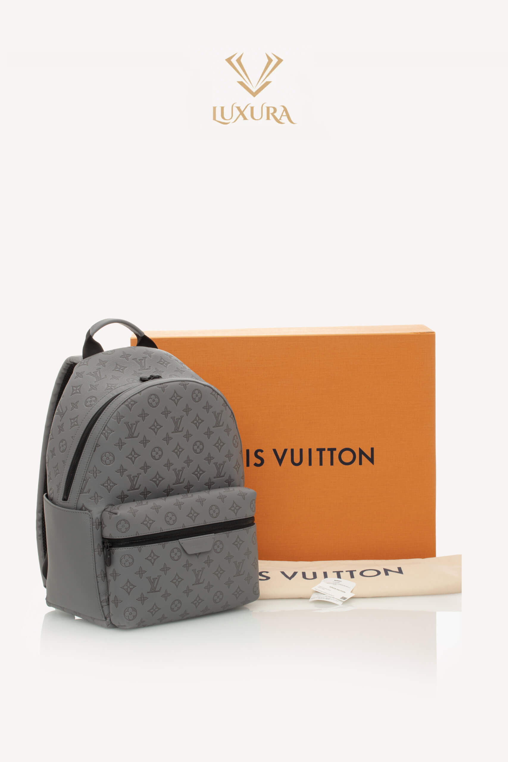 <span style="font-size: 10px; color: rgb(101, 101, 101);letter-spacing: .15em;">NEW COLLECTION</span><br><strong> LOUIS VUITTON </strong><br><div style="margin-top:10px;font-size:16px;"> Discovery Backpack Monogram Shadow Leather Grey M46557 </div><br> - Image 2