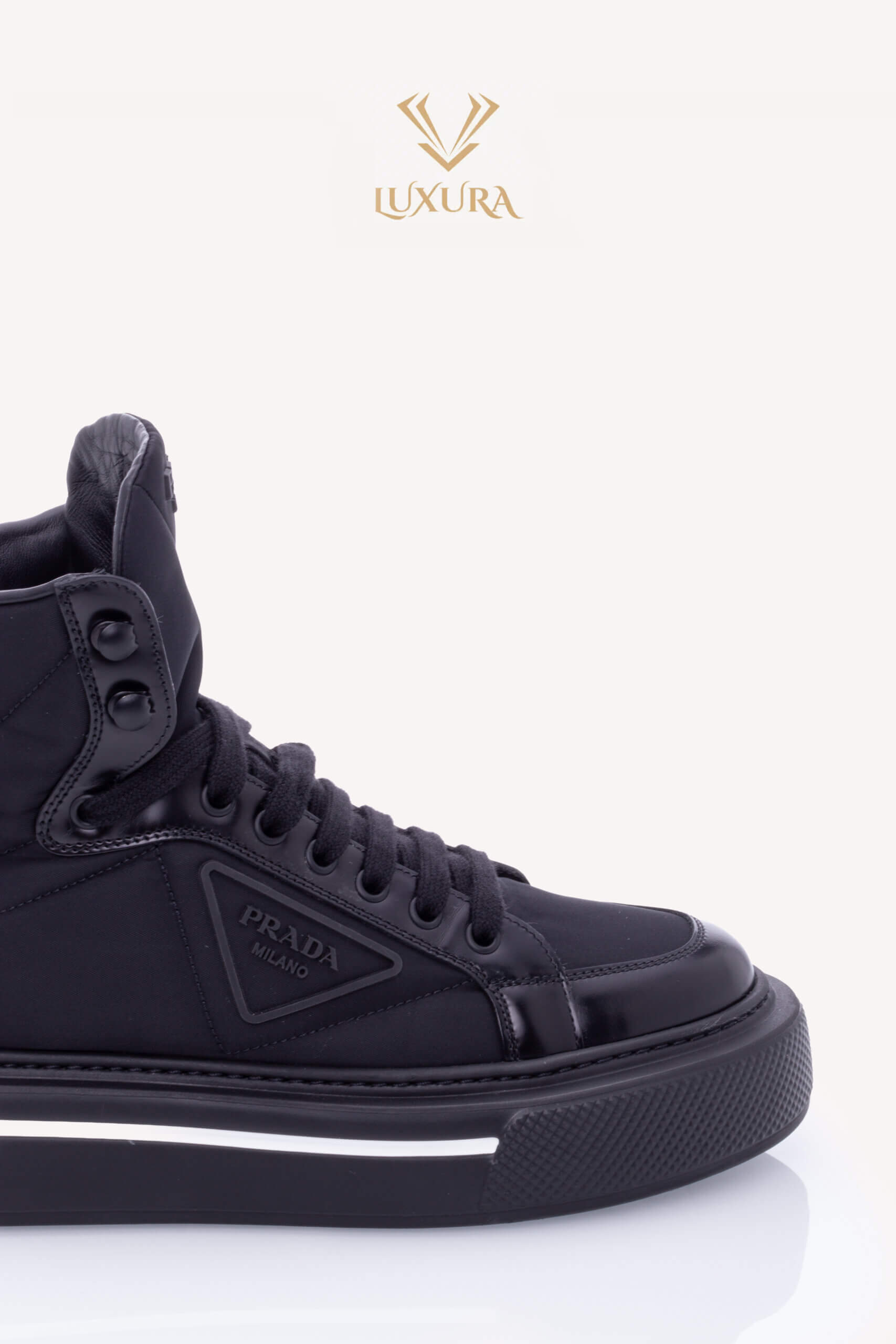 <span style="font-size: 10px; color: rgb(101, 101, 101);letter-spacing: .15em;">HARD TO FIND</span><br><strong> PRADA </strong><br><div style="margin-top:10px; font-size:16px;"> High Top Tonal Panel Sneakers 37.5 </div><br> - Image 14