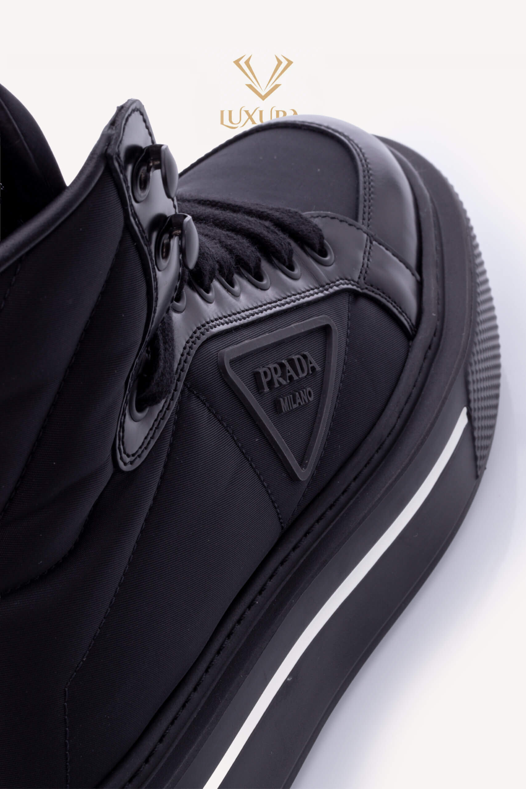 <span style="font-size: 10px; color: rgb(101, 101, 101);letter-spacing: .15em;">HARD TO FIND</span><br><strong> PRADA </strong><br><div style="margin-top:10px; font-size:16px;"> High Top Tonal Panel Sneakers 37.5 </div><br> - Image 11