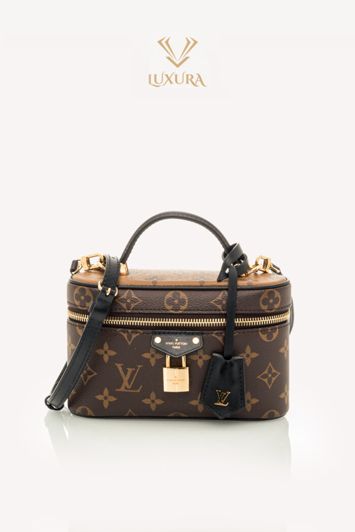 <span style="font-size: 10px; color: rgb(101, 101, 101);letter-spacing: .15em;">HARD TO FIND</span><br><strong> LOUIS VUITTON </strong><br><div style="margin-top:10px; font-size:16px;">Monogram and Monogram Reverse Vanity clutch bag with chain M47125</div><br>
