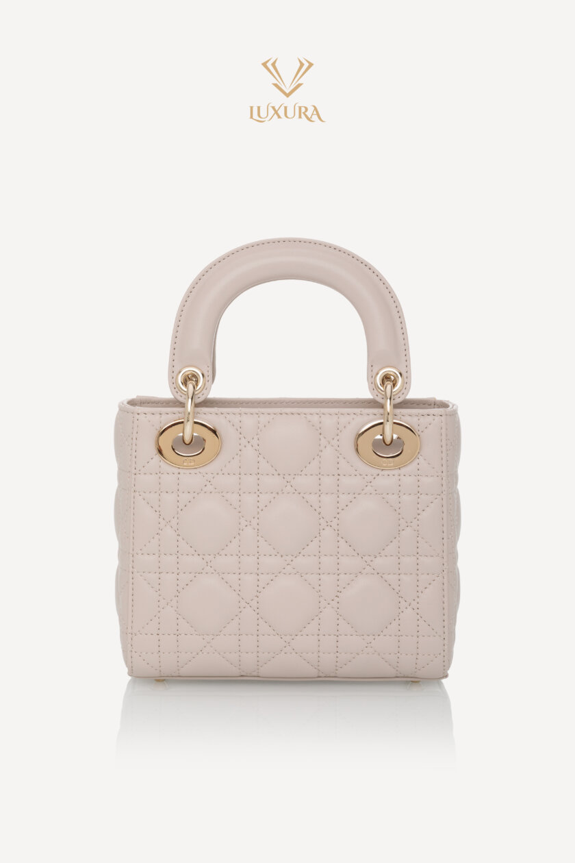 <span style="font-size: 10px; color: rgb(101, 101, 101);letter-spacing: .15em;">NEW COLLECTION</span><br><strong> DIOR </strong><br><div style="margin-top:10px; font-size:16px;">Mini Lady Dior Bag Linen Beige Cannage Lambskin </div><br> - Image 6