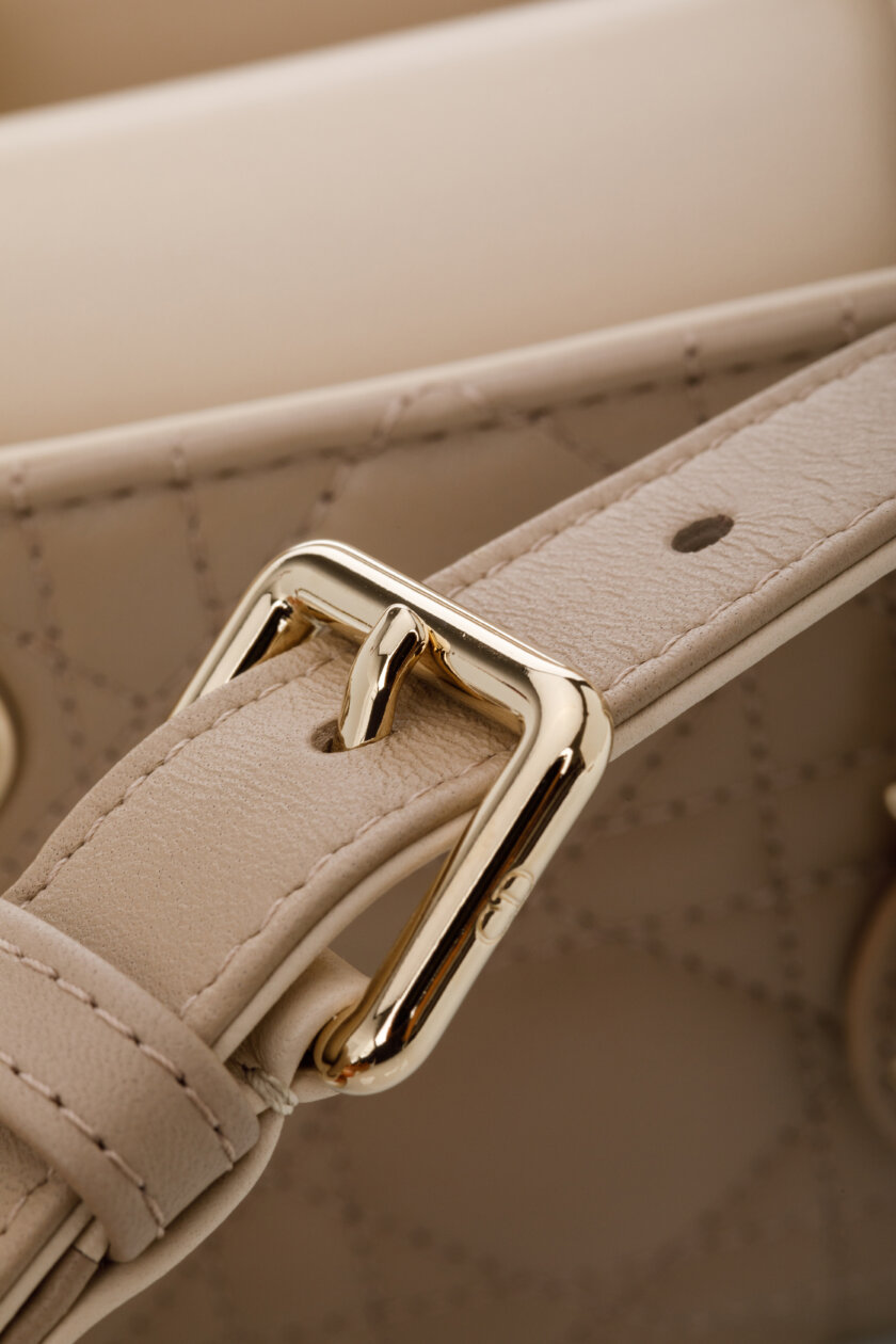 <span style="font-size: 10px; color: rgb(101, 101, 101);letter-spacing: .15em;">NEW COLLECTION</span><br><strong> DIOR </strong><br><div style="margin-top:10px; font-size:16px;">Small Lady D-Joy Bag Two-Tone Light Biscuit and Linen Beige Cannage Lambskin </div><br> - Image 12