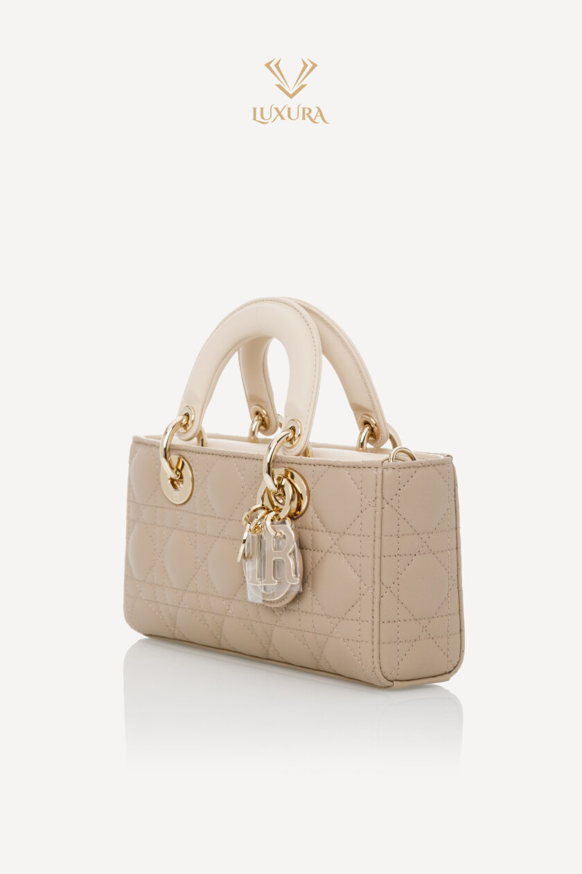 <span style="font-size: 10px; color: rgb(101, 101, 101);letter-spacing: .15em;">NEW COLLECTION</span><br><strong> DIOR </strong><br><div style="margin-top:10px; font-size:16px;">Small Lady D-Joy Bag Two-Tone Light Biscuit and Linen Beige Cannage Lambskin </div><br> - Image 8