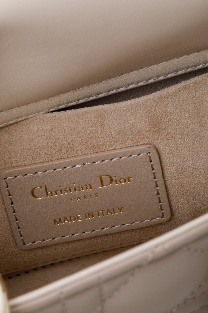 <span style="font-size: 10px; color: rgb(101, 101, 101);letter-spacing: .15em;">NEW COLLECTION</span><br><strong> DIOR </strong><br><div style="margin-top:10px; font-size:16px;">Small Lady D-Joy Bag Two-Tone Light Biscuit and Linen Beige Cannage Lambskin </div><br> - Image 15