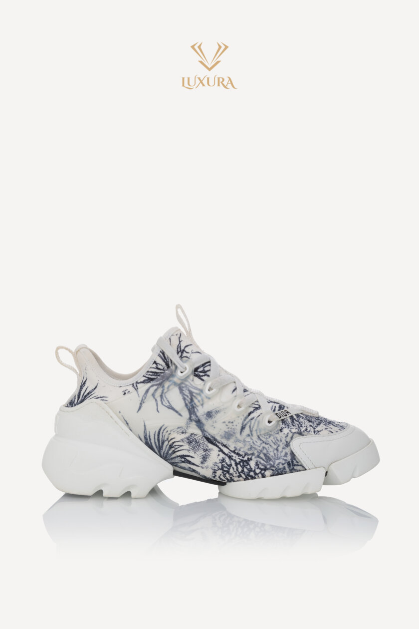 <span style="font-size: 10px; color: rgb(101, 101, 101);letter-spacing: .15em;">BEST DEAL</span><br><strong> DIOR </strong><br><div style="margin-top:10px; font-size:16px;">D-Connect Toile White Blue Sneaker 36</div><br> - Image 8