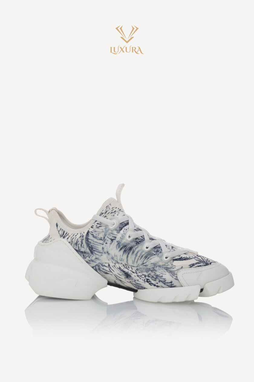 <span style="font-size: 10px; color: rgb(101, 101, 101);letter-spacing: .15em;">BEST DEAL</span><br><strong> DIOR </strong><br><div style="margin-top:10px; font-size:16px;">D-Connect Toile White Blue Sneaker 36</div><br> - Image 9