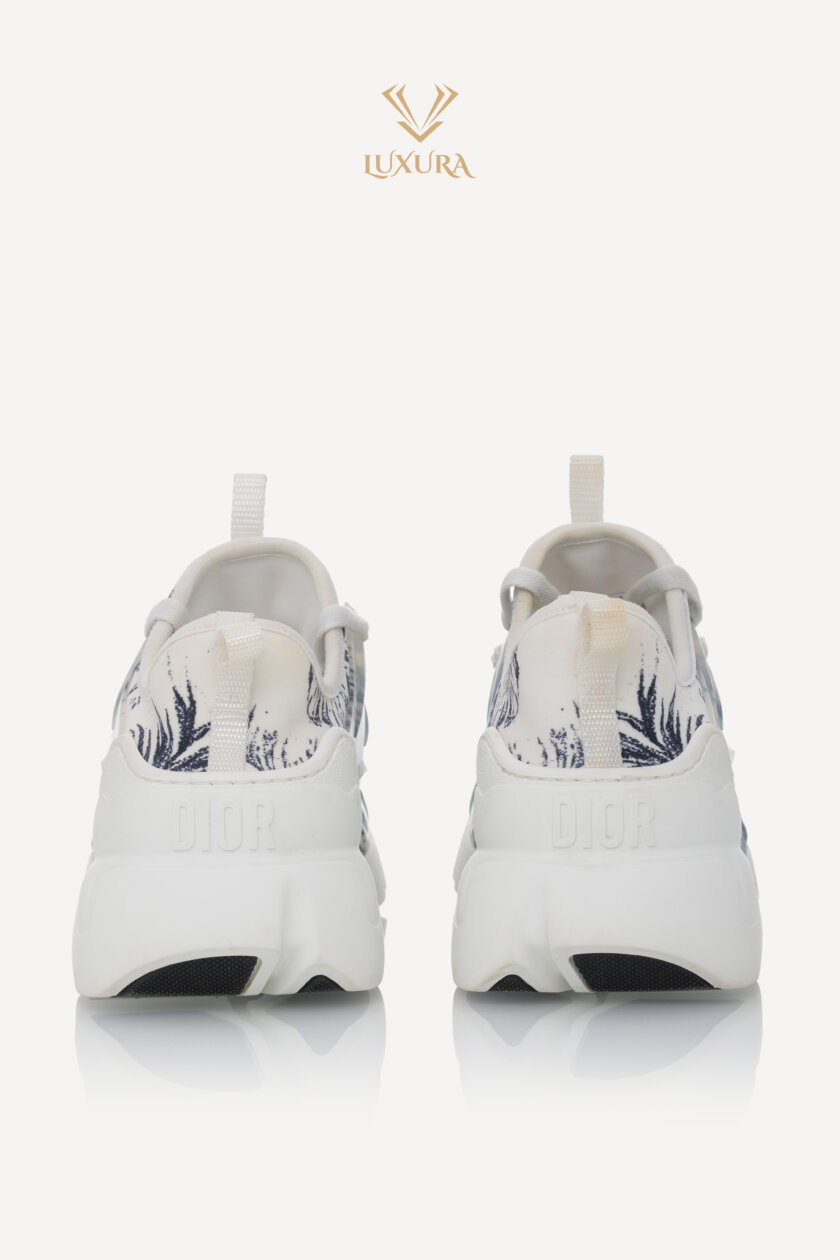 <span style="font-size: 10px; color: rgb(101, 101, 101);letter-spacing: .15em;">BEST DEAL</span><br><strong> DIOR </strong><br><div style="margin-top:10px; font-size:16px;">D-Connect Toile White Blue Sneaker 36</div><br> - Image 4