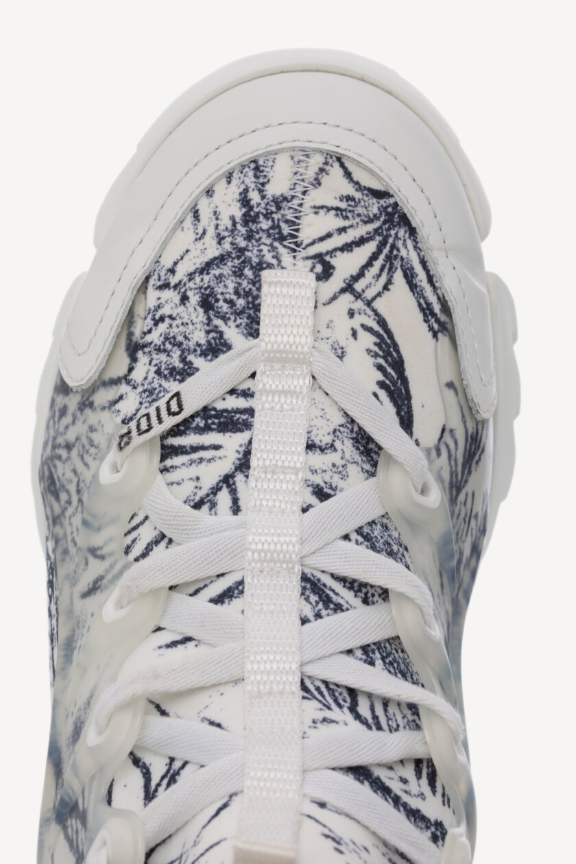 <span style="font-size: 10px; color: rgb(101, 101, 101);letter-spacing: .15em;">BEST DEAL</span><br><strong> DIOR </strong><br><div style="margin-top:10px; font-size:16px;">D-Connect Toile White Blue Sneaker 36</div><br> - Image 5