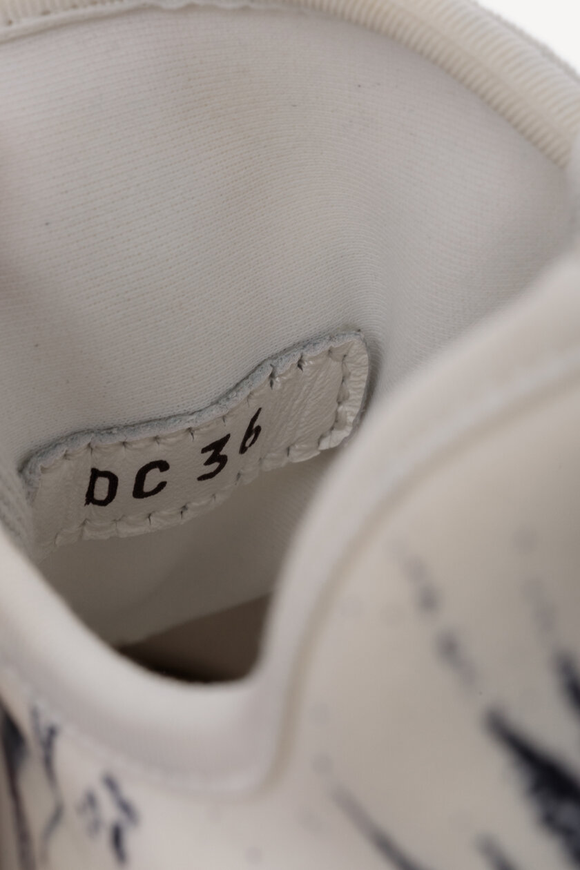 <span style="font-size: 10px; color: rgb(101, 101, 101);letter-spacing: .15em;">BEST DEAL</span><br><strong> DIOR </strong><br><div style="margin-top:10px; font-size:16px;">D-Connect Toile White Blue Sneaker 36</div><br> - Image 11