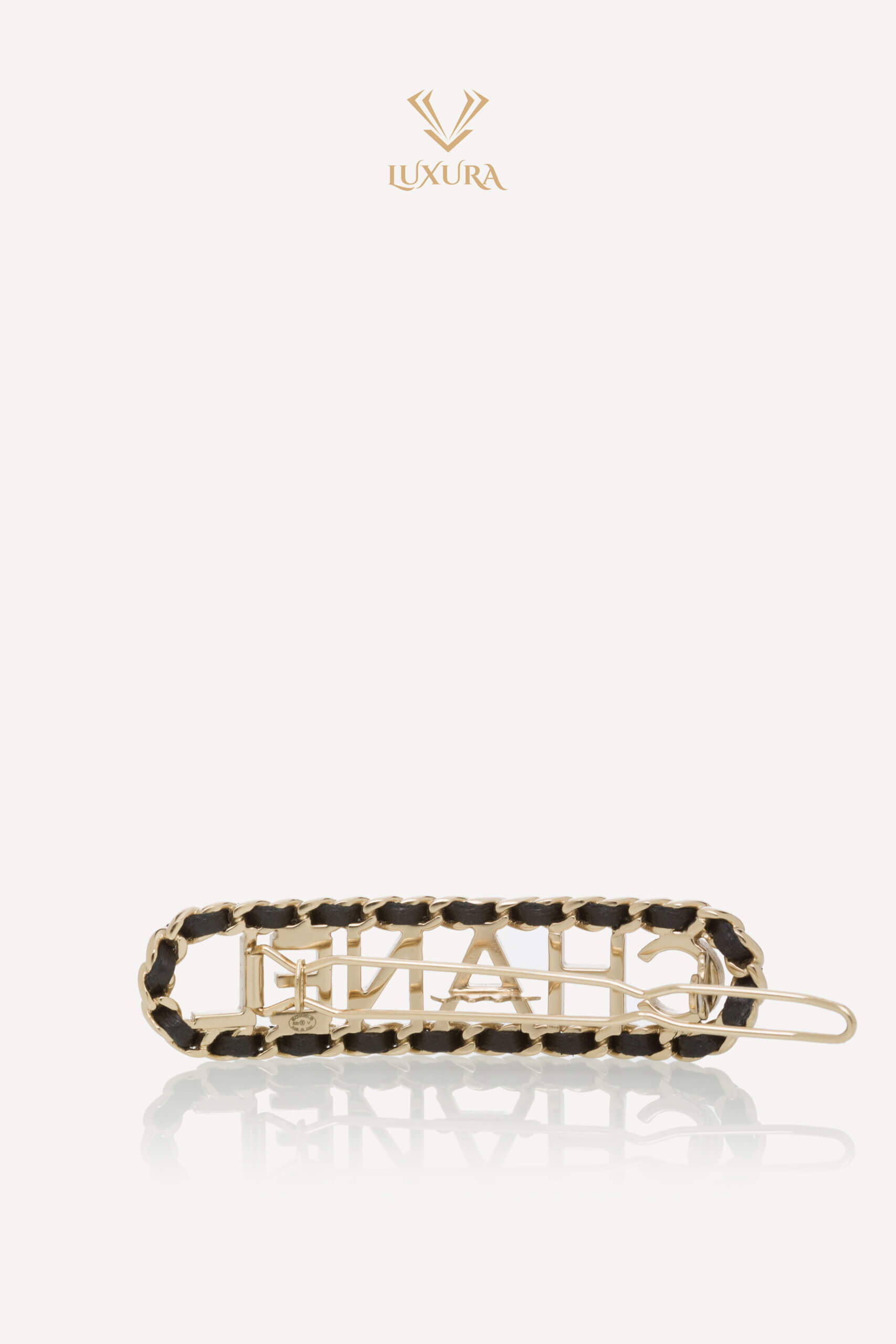 <span style="font-size: 10px; color: rgb(101, 101, 101);letter-spacing: .15em;">HARD TO FIND</span><br><strong> CHANEL </strong><br><div style="margin-top:10px; font-size:16px;"> Vintage Allure Logo Chain Hair Clip Metal and Leather </div><br>