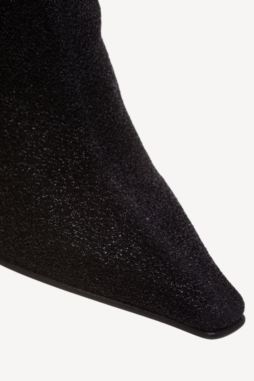 <span style="font-size: 10px; color: rgb(101, 101, 101);letter-spacing: .15em;">HARD TO FIND</span><br><strong> JW ANDERSON </strong><br><div style="margin-top:10px; font-size:16px;"> Chain Heel Sock Boots 35 </div><br> - Image 12