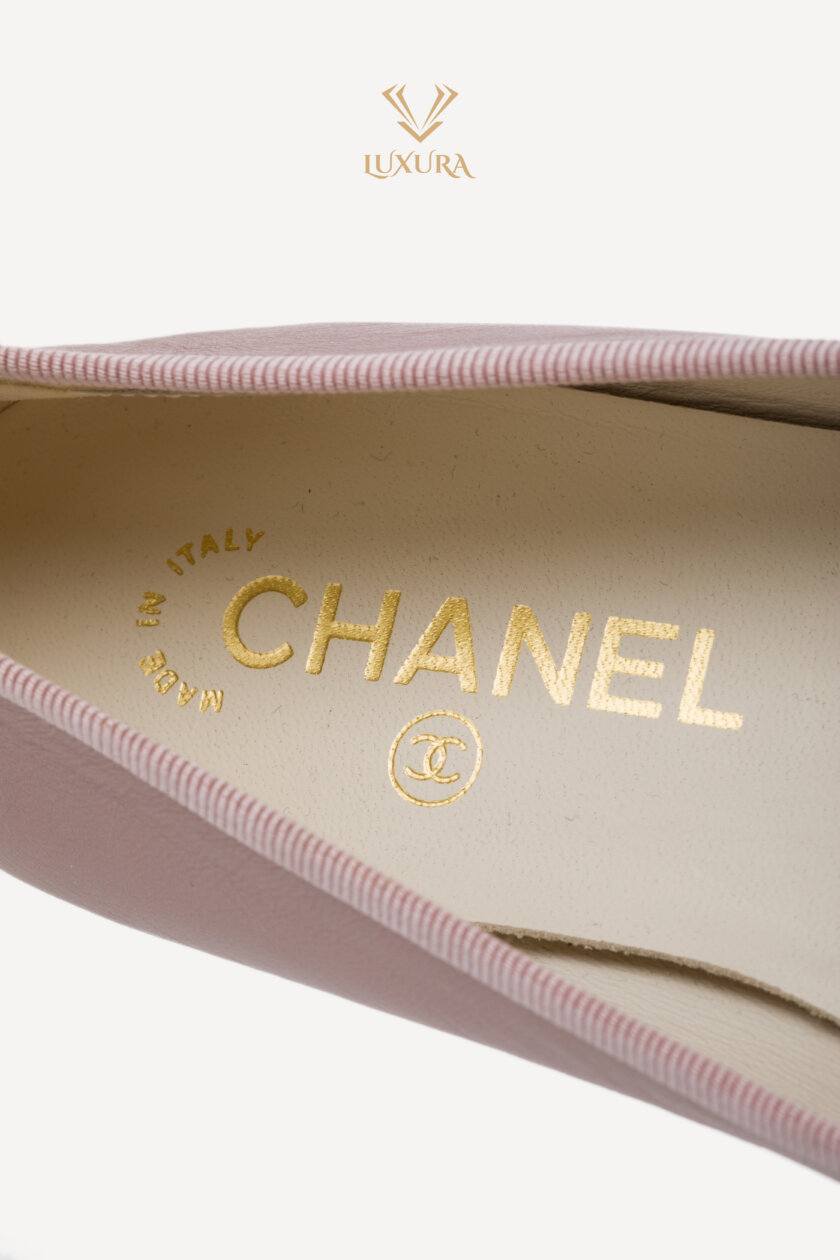 <span style="font-size: 10px; color: rgb(101, 101, 101);letter-spacing: .15em;">HARD TO FIND</span><br><strong> CHANEL </strong><br><div style="margin-top:10px; font-size:16px;"> Lambskin Cap Toe CC Ballerina Flats Light Pink Black 37.5 </div><br> - Image 12