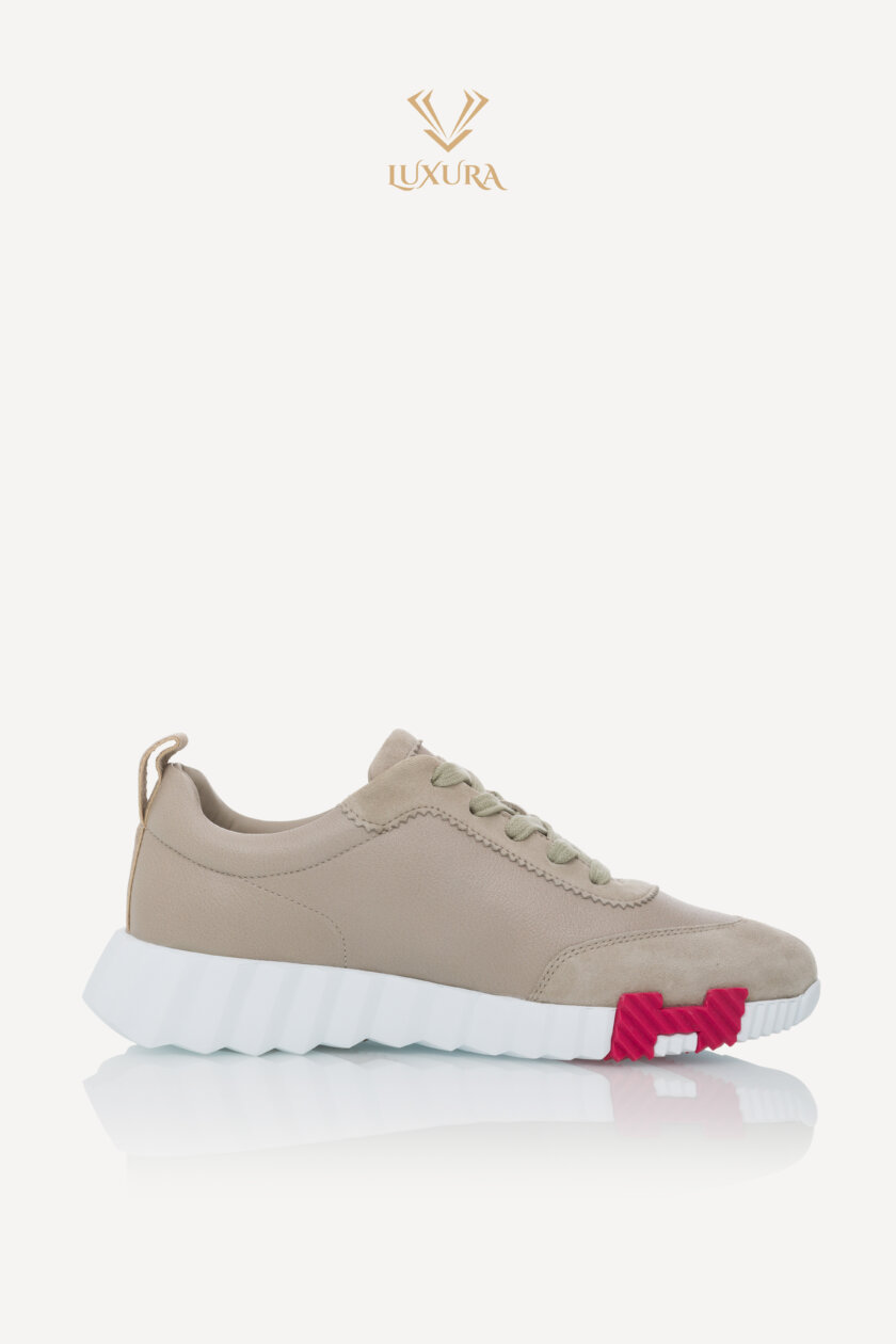 <span style="font-size: 10px; color: rgb(101, 101, 101);letter-spacing: .15em;">HARD TO FIND</span><br><strong> HERMES </strong><br><div style="margin-top:10px; font-size:16px;"> Bouncing Sneaker Beige Galet 36.5</div><br> - Image 7