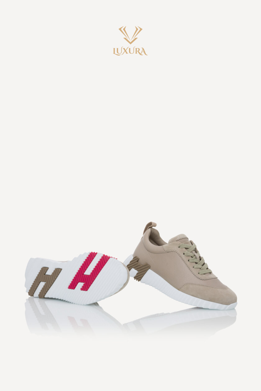 <span style="font-size: 10px; color: rgb(101, 101, 101);letter-spacing: .15em;">HARD TO FIND</span><br><strong> HERMES </strong><br><div style="margin-top:10px; font-size:16px;"> Bouncing Sneaker Beige Galet 36.5</div><br> - Image 19