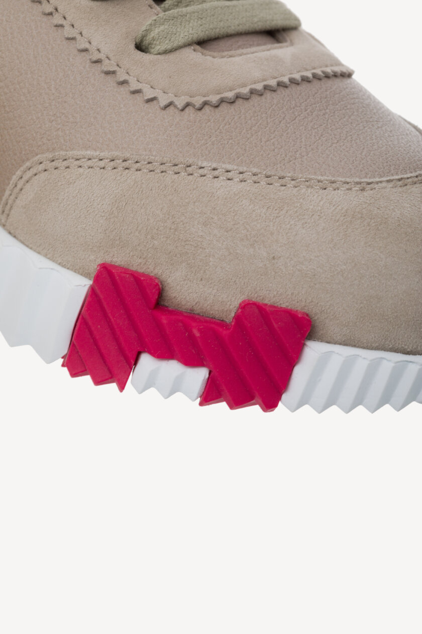 <span style="font-size: 10px; color: rgb(101, 101, 101);letter-spacing: .15em;">HARD TO FIND</span><br><strong> HERMES </strong><br><div style="margin-top:10px; font-size:16px;"> Bouncing Sneaker Beige Galet 36.5</div><br> - Image 11