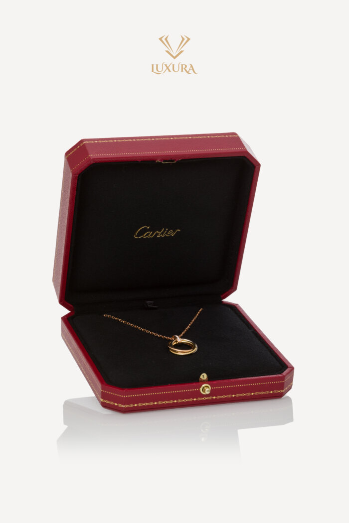 <span style="font-size: 10px; color: rgb(101, 101, 101);letter-spacing: .15em;">HARD TO FIND</span><br><strong> CARTIER </strong><br><div style="margin-top:10px; font-size:16px;"> Trinity Pendant Medium Model Diamonds White Yellow Rose Gold </div><br>