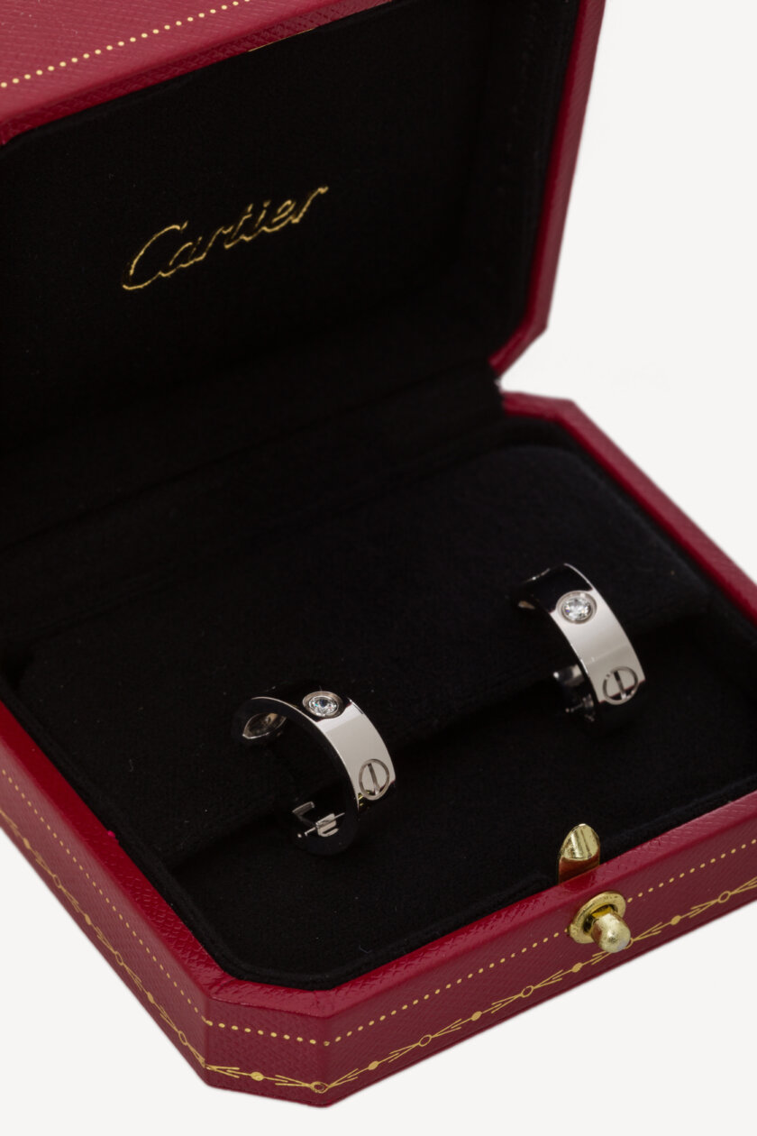 <span style="font-size: 10px; color: rgb(101, 101, 101);letter-spacing: .15em;">HARD TO FIND</span><br><strong> CARTIER </strong><br><div style="margin-top:10px; font-size:16px;"> Love Hoop Earrings Classic Model 2 Diamonds White Gold </div><br> - Image 5