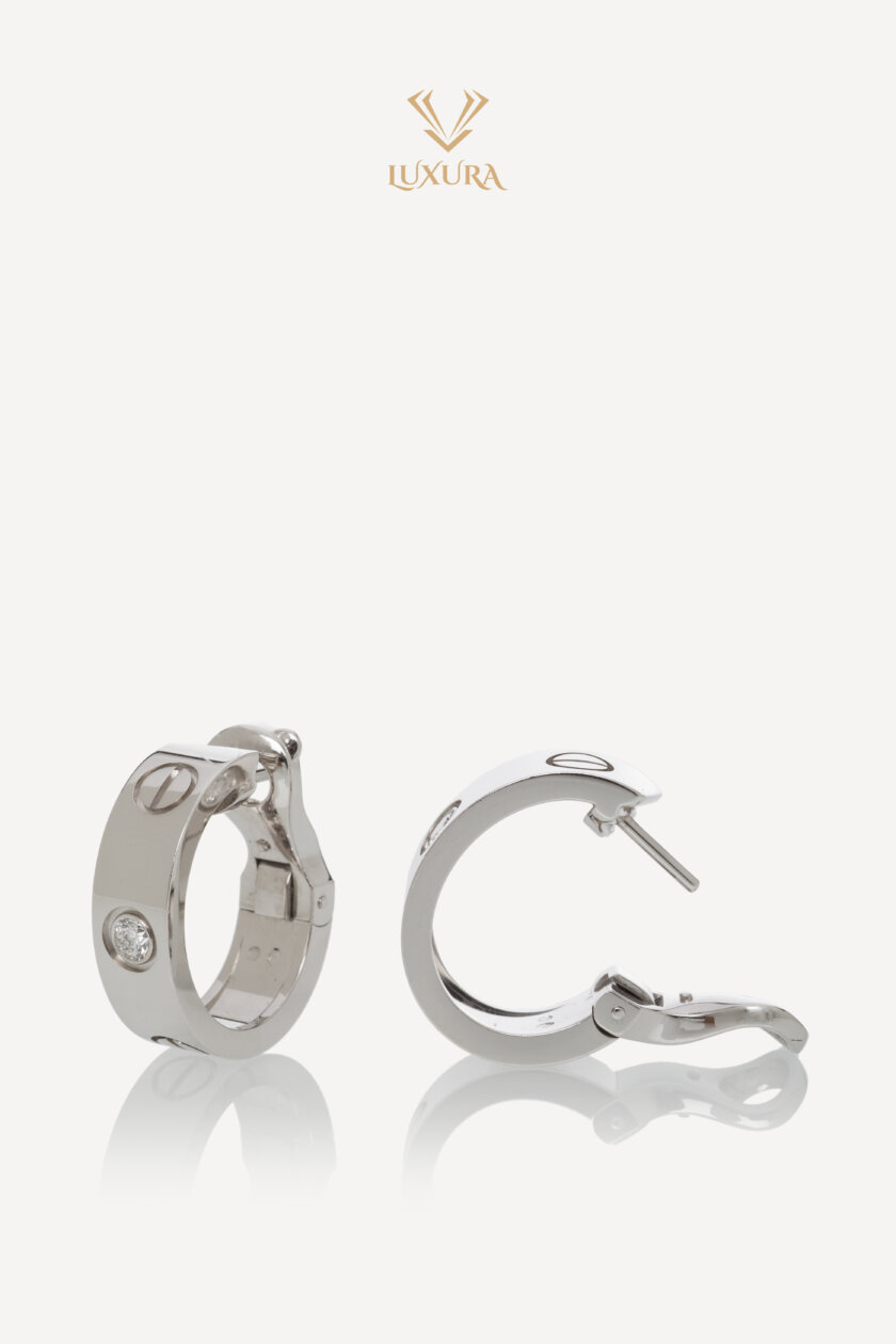 <span style="font-size: 10px; color: rgb(101, 101, 101);letter-spacing: .15em;">HARD TO FIND</span><br><strong> CARTIER </strong><br><div style="margin-top:10px; font-size:16px;"> Love Hoop Earrings Classic Model 2 Diamonds White Gold </div><br> - Image 12
