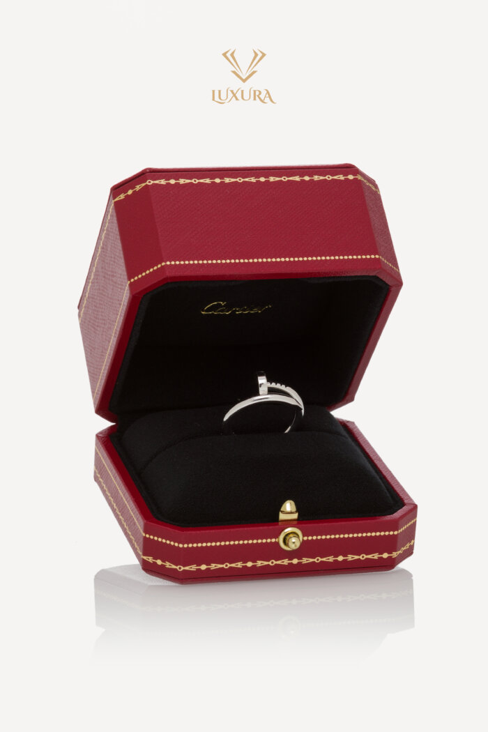 <span style="font-size: 10px; color: rgb(101, 101, 101);letter-spacing: .15em;">HARD TO FIND</span><br><strong> CARTIER </strong><br><div style="margin-top:10px; font-size:16px;"> Just Un Clou Ring Classic Model White Gold 54 </div><br>
