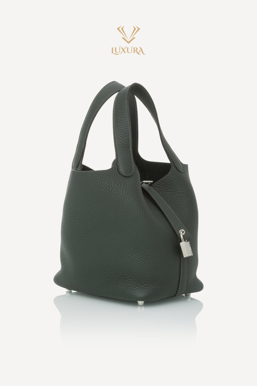 <span style="font-size: 10px; color: rgb(101, 101, 101);letter-spacing: .15em;">HARD TO FIND</span><br><strong>HERMES </strong><br><div style="margin-top:10px; font-size:16px;">Taurillon Clemence Picotin Lock 18 PM Vert Fonce</div><br> - Image 3