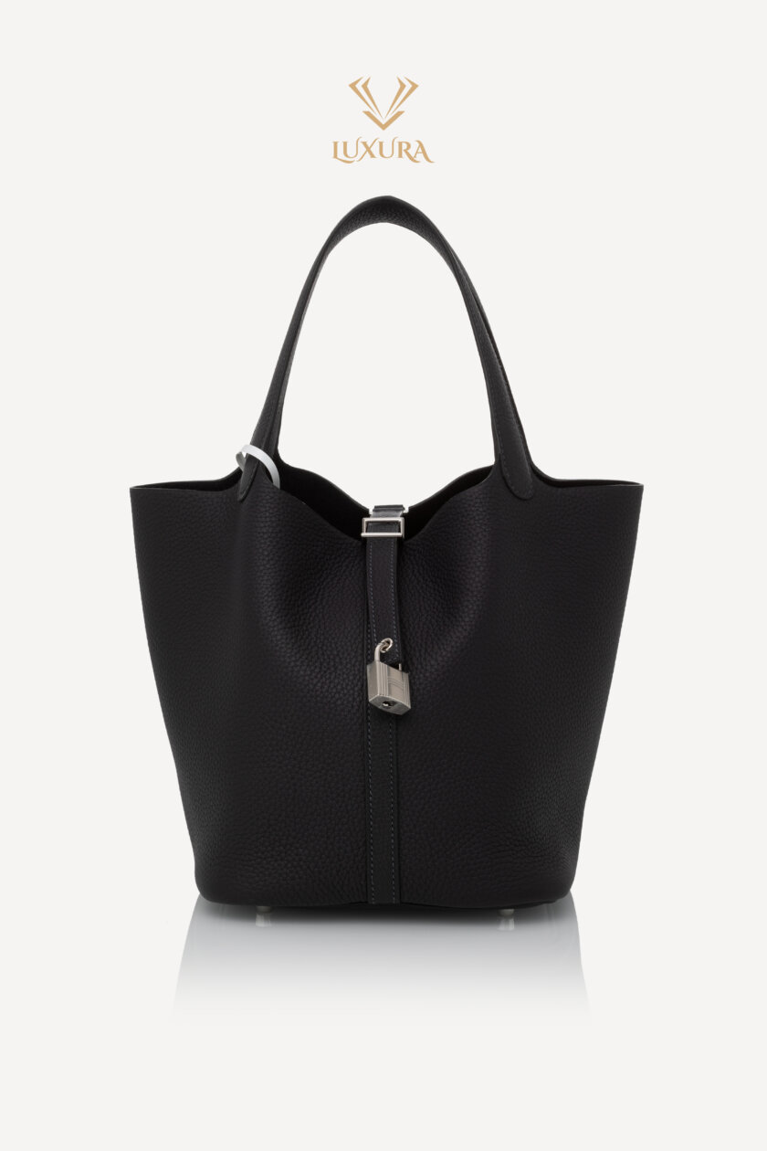 <span style="font-size: 10px; color: rgb(101, 101, 101);letter-spacing: .15em;">HARD TO FIND</span><br><strong>HERMES </strong><br><div style="margin-top:10px; font-size:16px;">Taurillon Clemence Picotin Lock 22 MM Caban</div><br> - Image 4