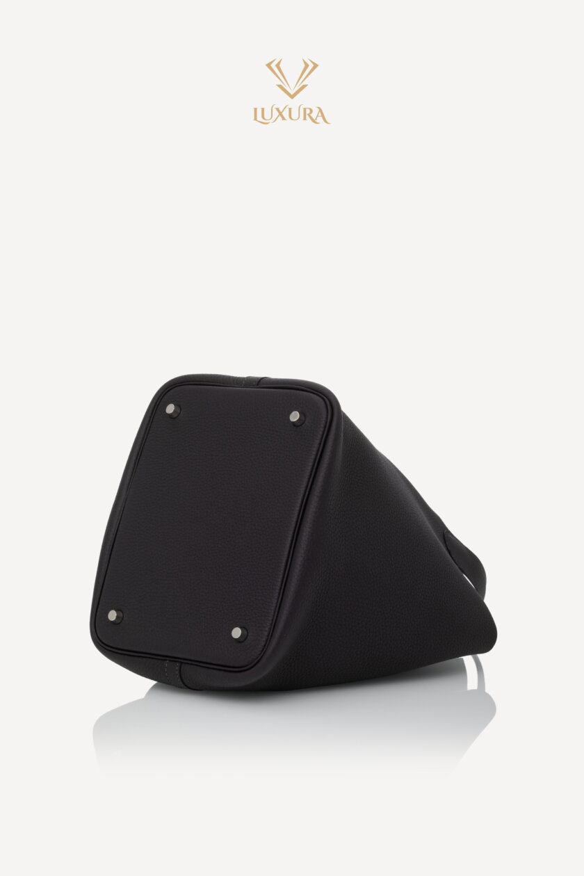 <span style="font-size: 10px; color: rgb(101, 101, 101);letter-spacing: .15em;">HARD TO FIND</span><br><strong>HERMES </strong><br><div style="margin-top:10px; font-size:16px;">Taurillon Clemence Picotin Lock 22 MM Caban</div><br> - Image 18