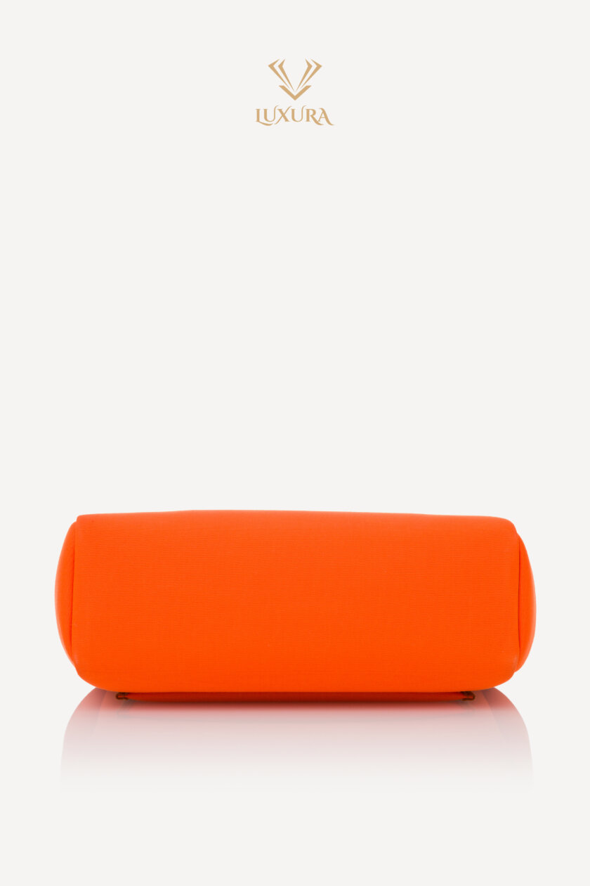 <span style="font-size: 10px; color: rgb(101, 101, 101);letter-spacing: .15em;">HARD TO FIND</span><br><strong>HERMES </strong><br><div style="margin-top:10px; font-size:16px;">Vache Hunter Toile Herbag Zip 31 PM Orange </div><br> - Image 24