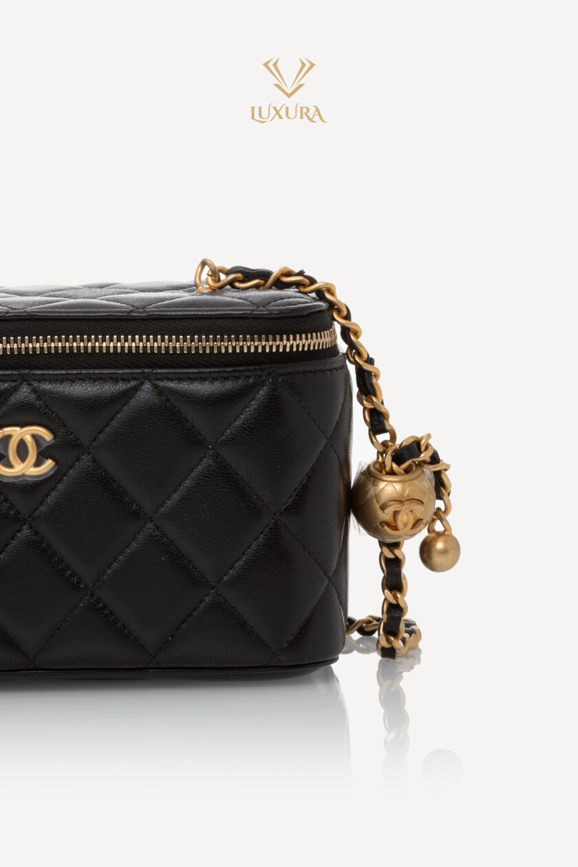 Genti | CHANEL Lambskin Quilted Small Vanity Case With Chain Black