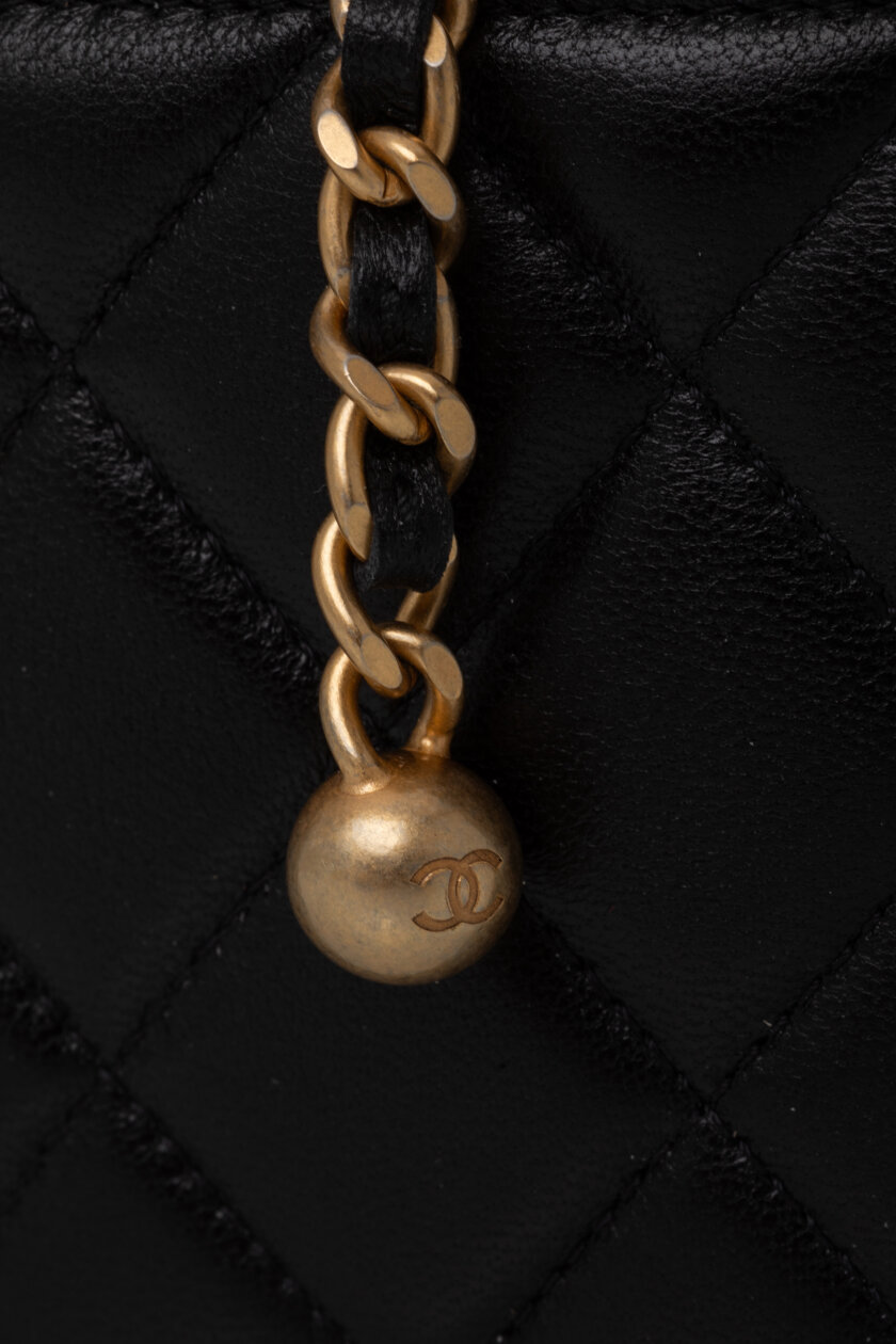 Genti | CHANEL Lambskin Quilted Small Vanity Case With Chain Black